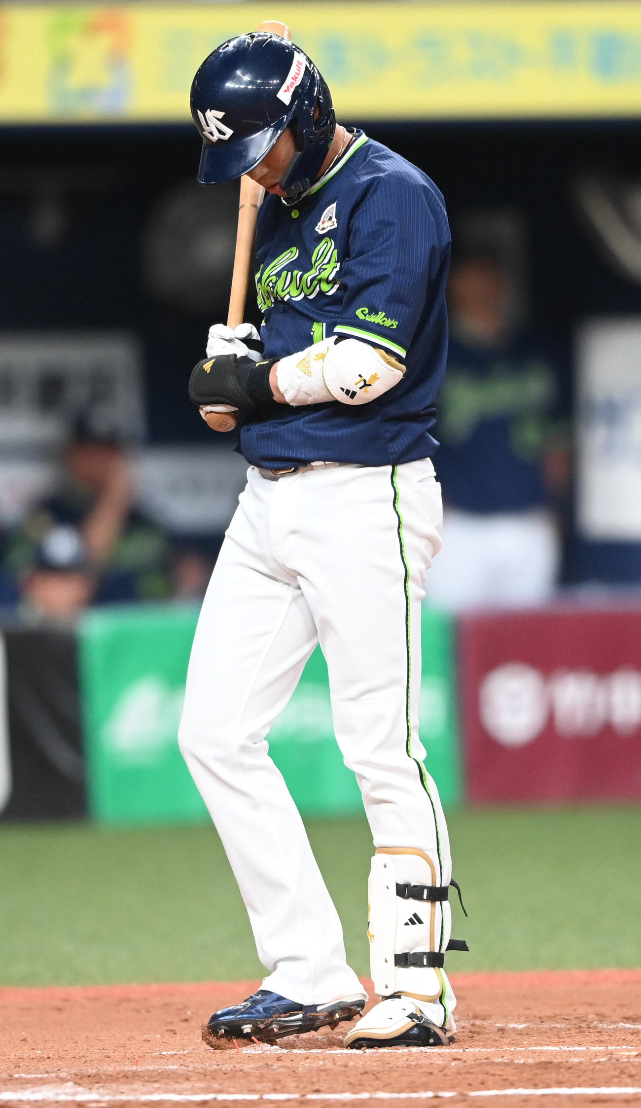阪神対ヤクルト　10回表ヤクルト1死満塁、代打の山田は見逃し三振に倒れる（撮影・前岡正明）