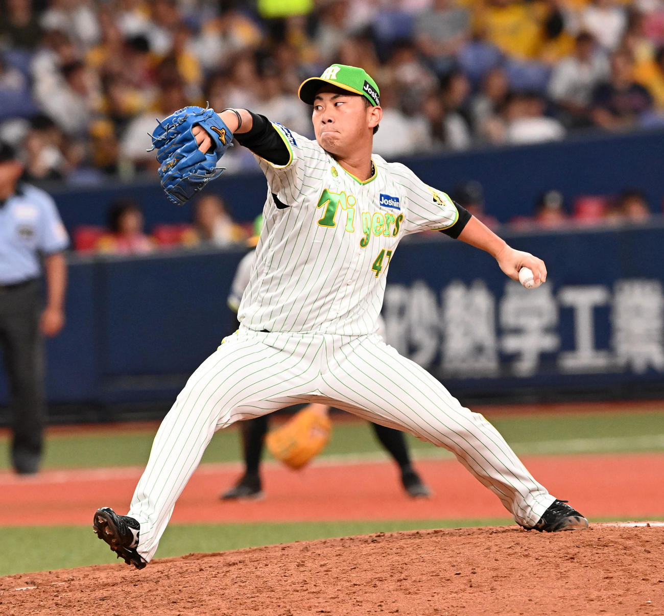 阪神対ヤクルト　6回から登板し、2イニングを無失点に抑えた阪神桐敷（撮影・前岡正明）