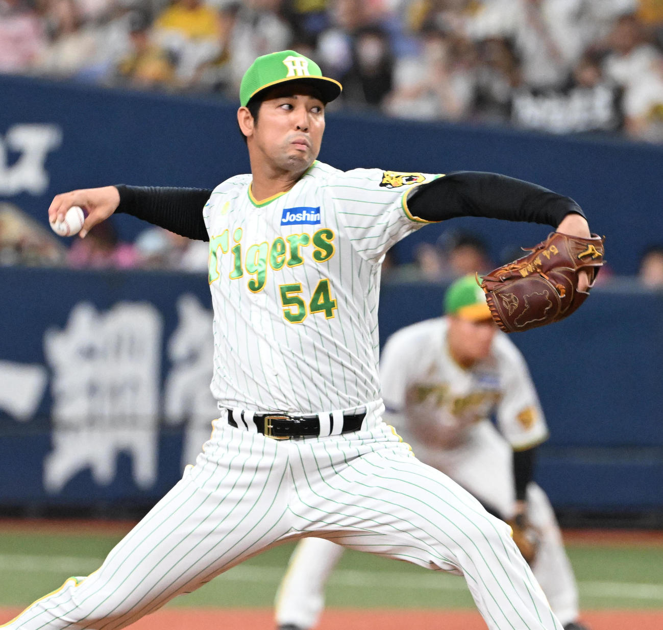 阪神対ヤクルト　9回に登板する阪神加治屋（撮影・和賀正仁）
