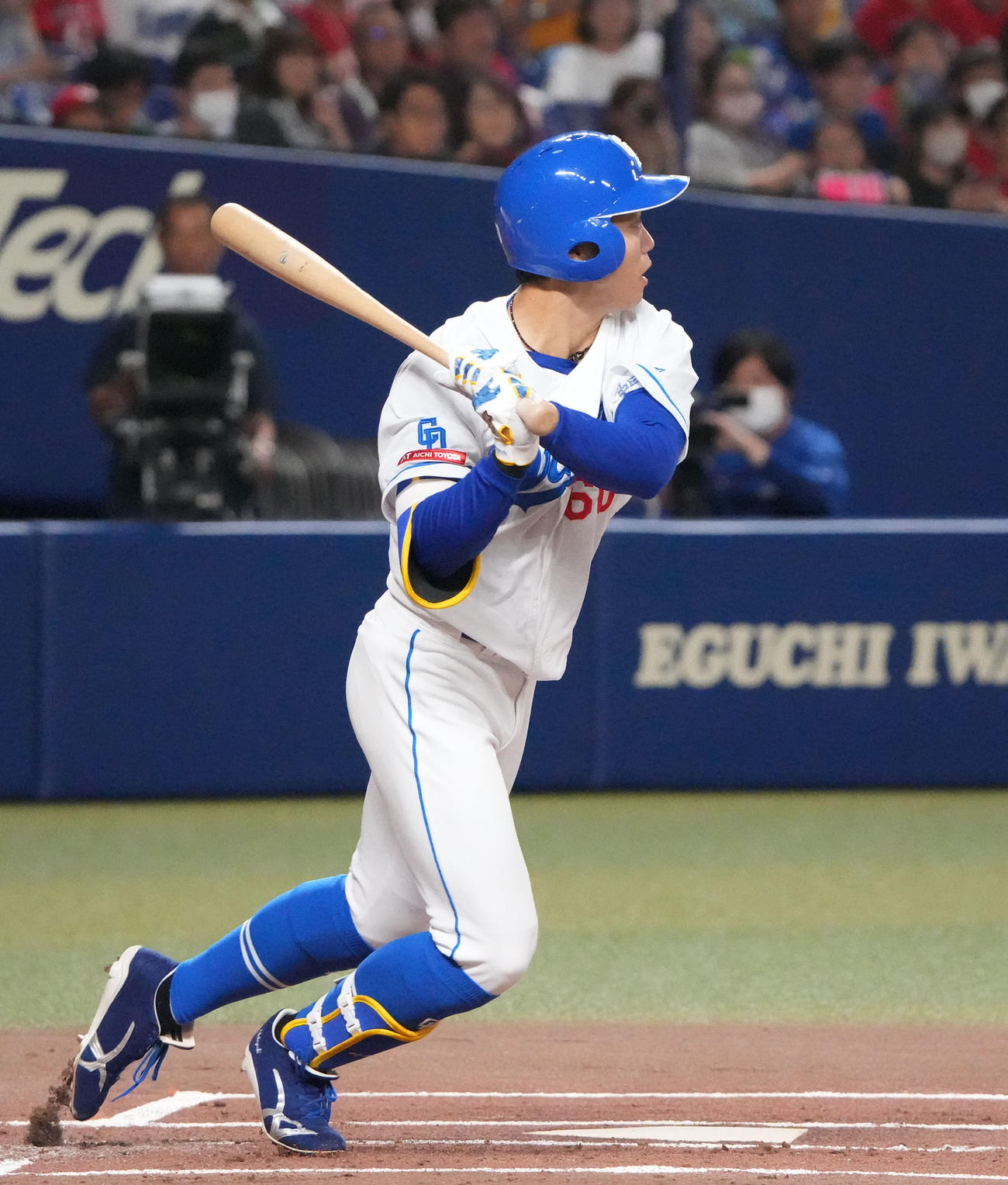中日対広島　1回裏中日無死、球団新記録の26試合連続安打となる左前安打を放つ岡林（撮影・森本幸一）