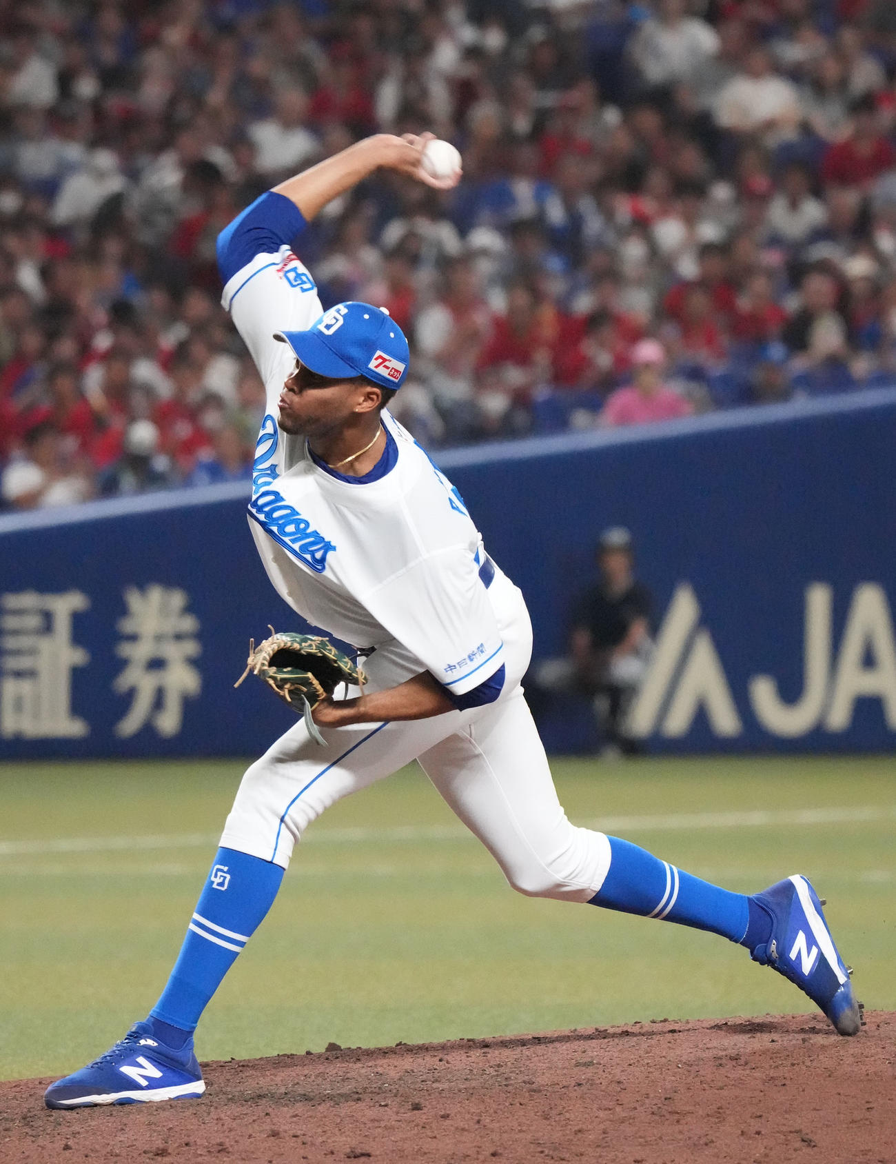 中日対広島　10回表、中日2番手で登板するマルティネス（撮影・森本幸一）