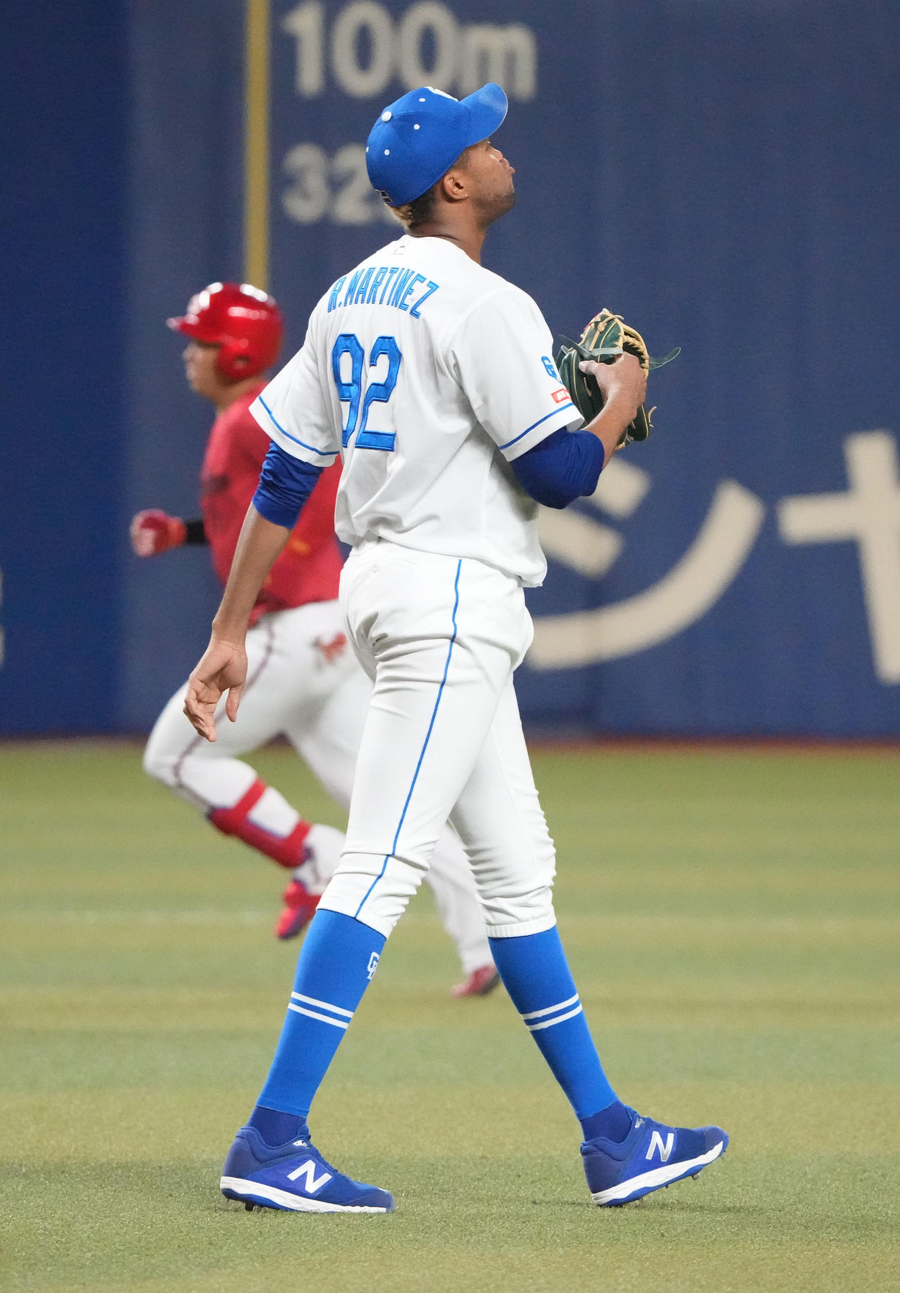 中日対広島　10回表広島2死、堂林に左越えソロ本塁打を打たれたマルティネス（撮影・森本幸一）