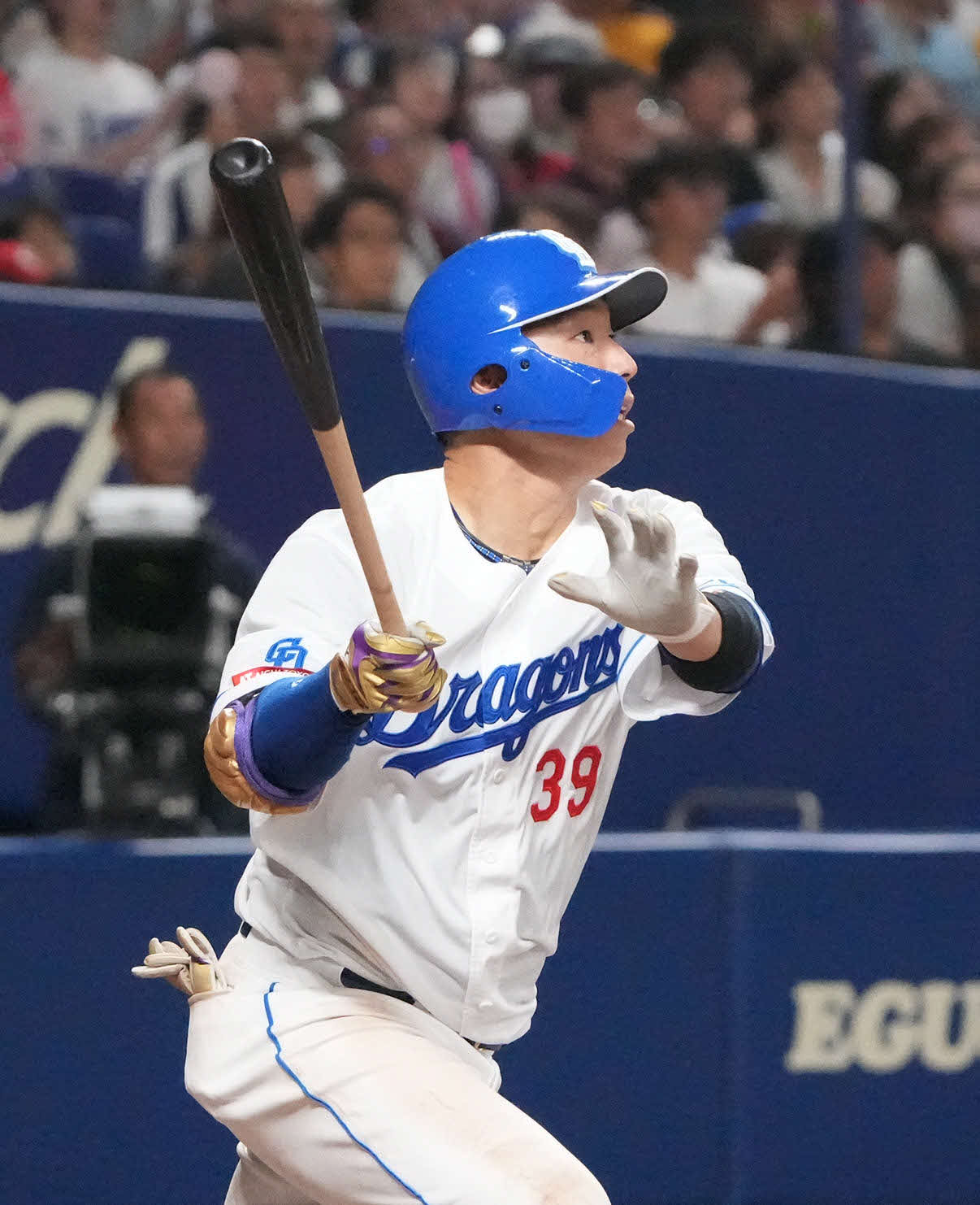 中日対広島　10回裏中日無死、右越えサヨナラ本塁打を放つ宇佐見（撮影・森本幸一）