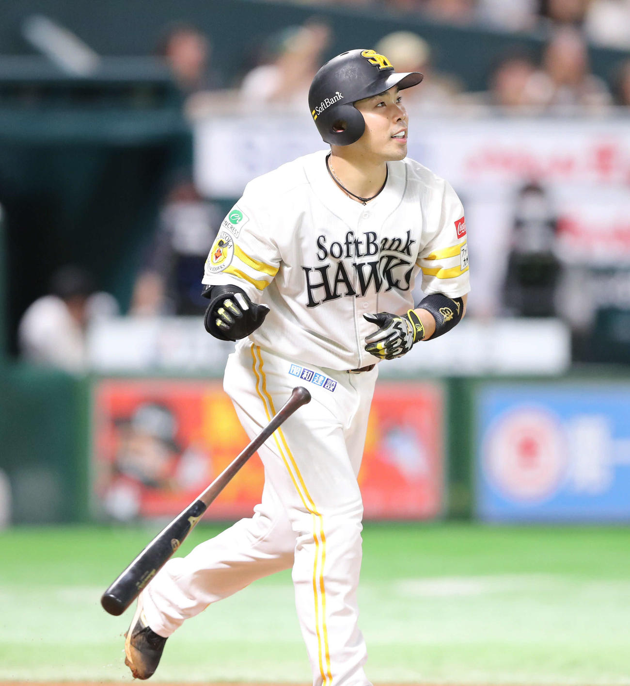 ソフトバンク対日本ハム　6回裏ソフトバンク1死一塁、右越え2点本塁打を放つ近藤（撮影・梅根麻紀）