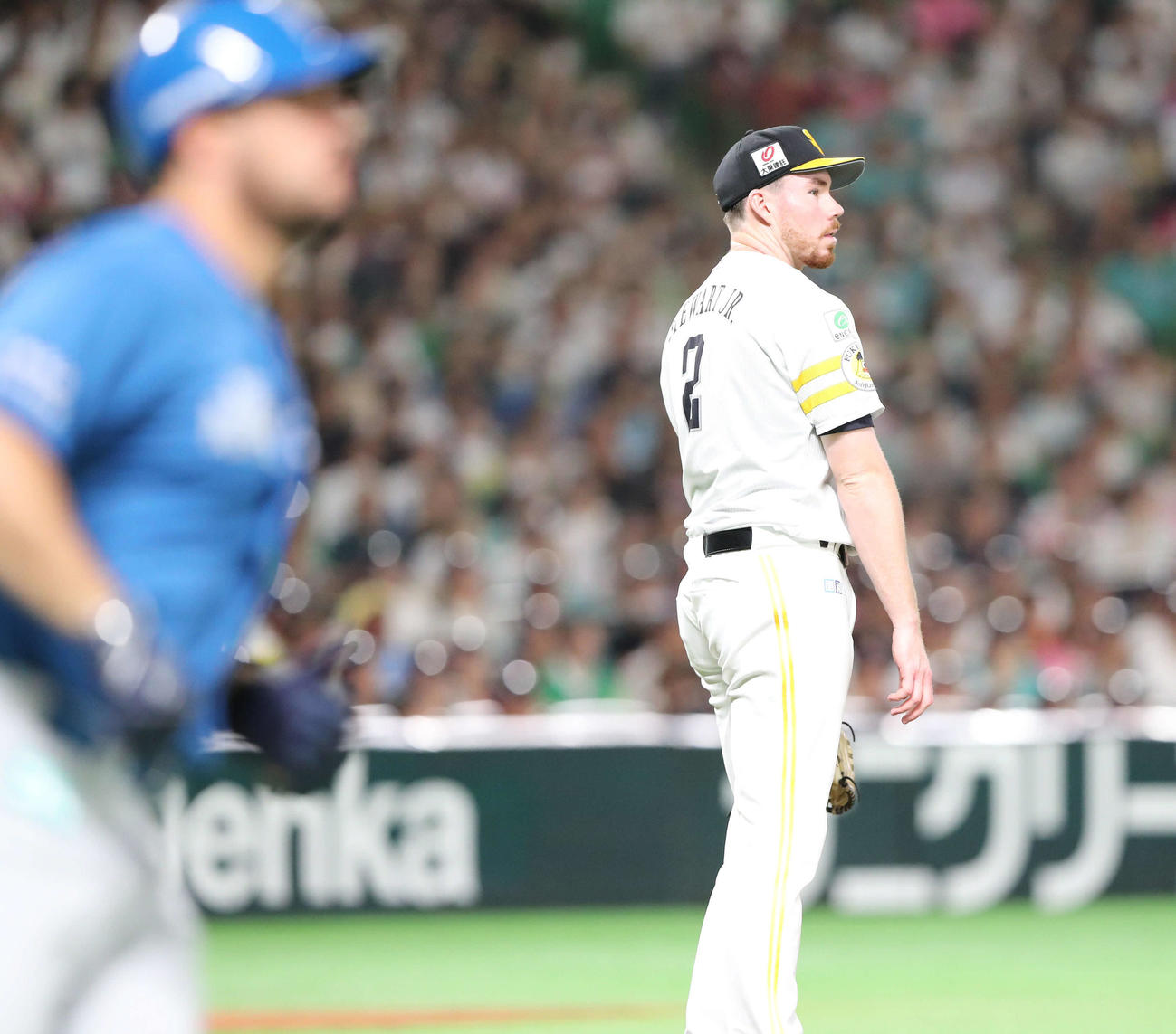 ソフトバンク対日本ハム　3回表日本ハム2死二塁、マルティネス（手前）に右越え先制2点本塁打を浴びたスチュワート（撮影・梅根麻紀）