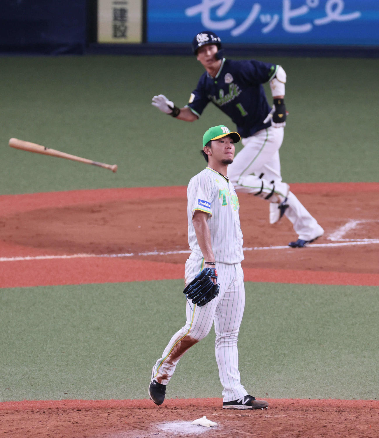 阪神対ヤクルト　5回表ヤクルト2死二塁、伊藤将は山田に左越え2点本塁打を浴びる（撮影・宮崎幸一）