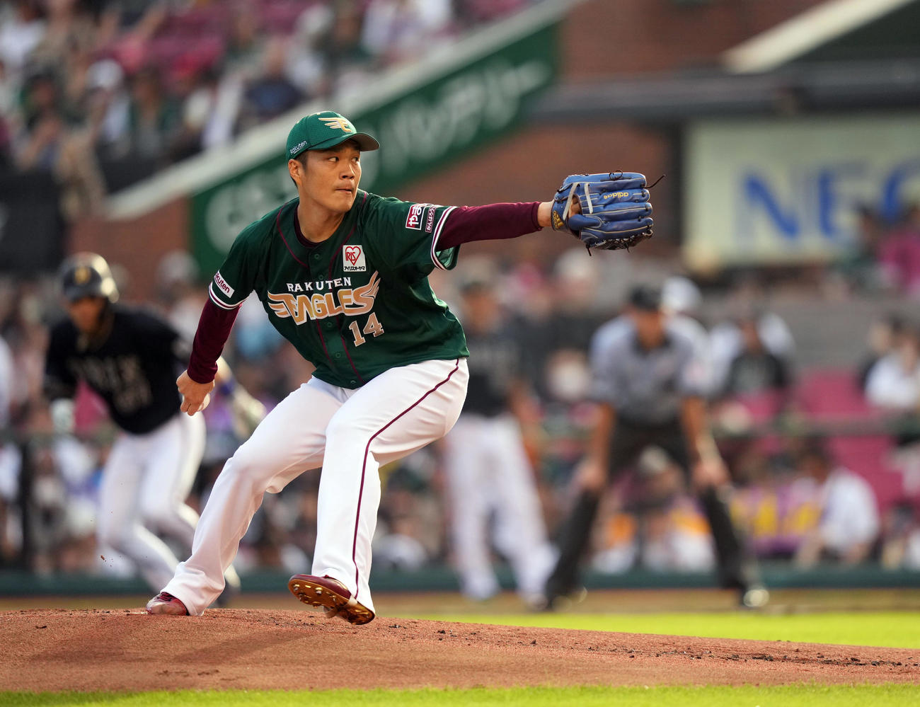 楽天対オリックス　楽天先発の則本（撮影・狩俣裕三）