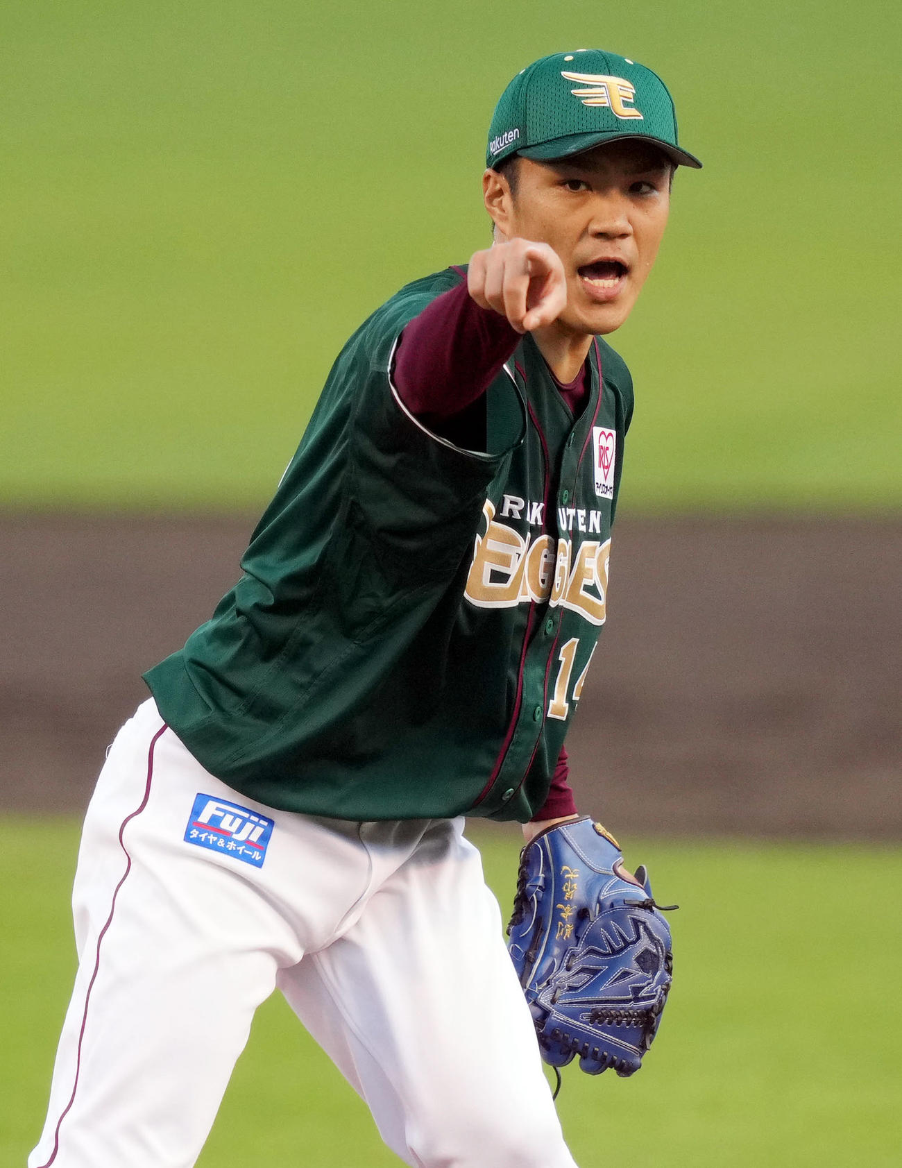 楽天対オリックス　2回表、ハーフスイングをアピールする楽天先発の則本（撮影・狩俣裕三）