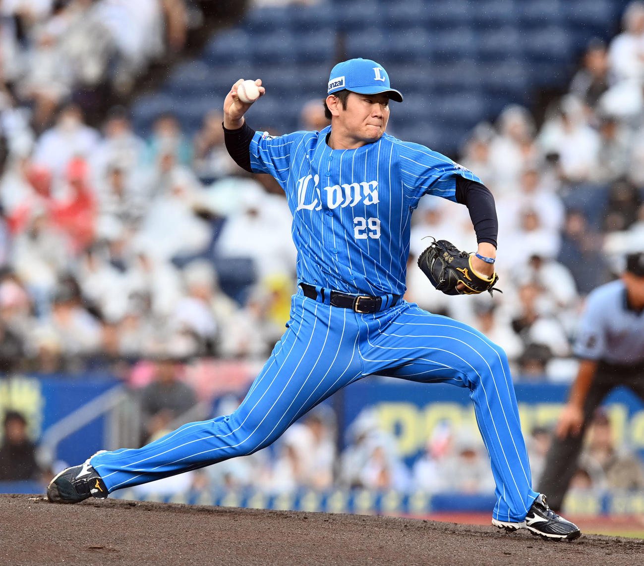 ロッテ対西武　西武の先発青山（撮影・たえ見朱実）