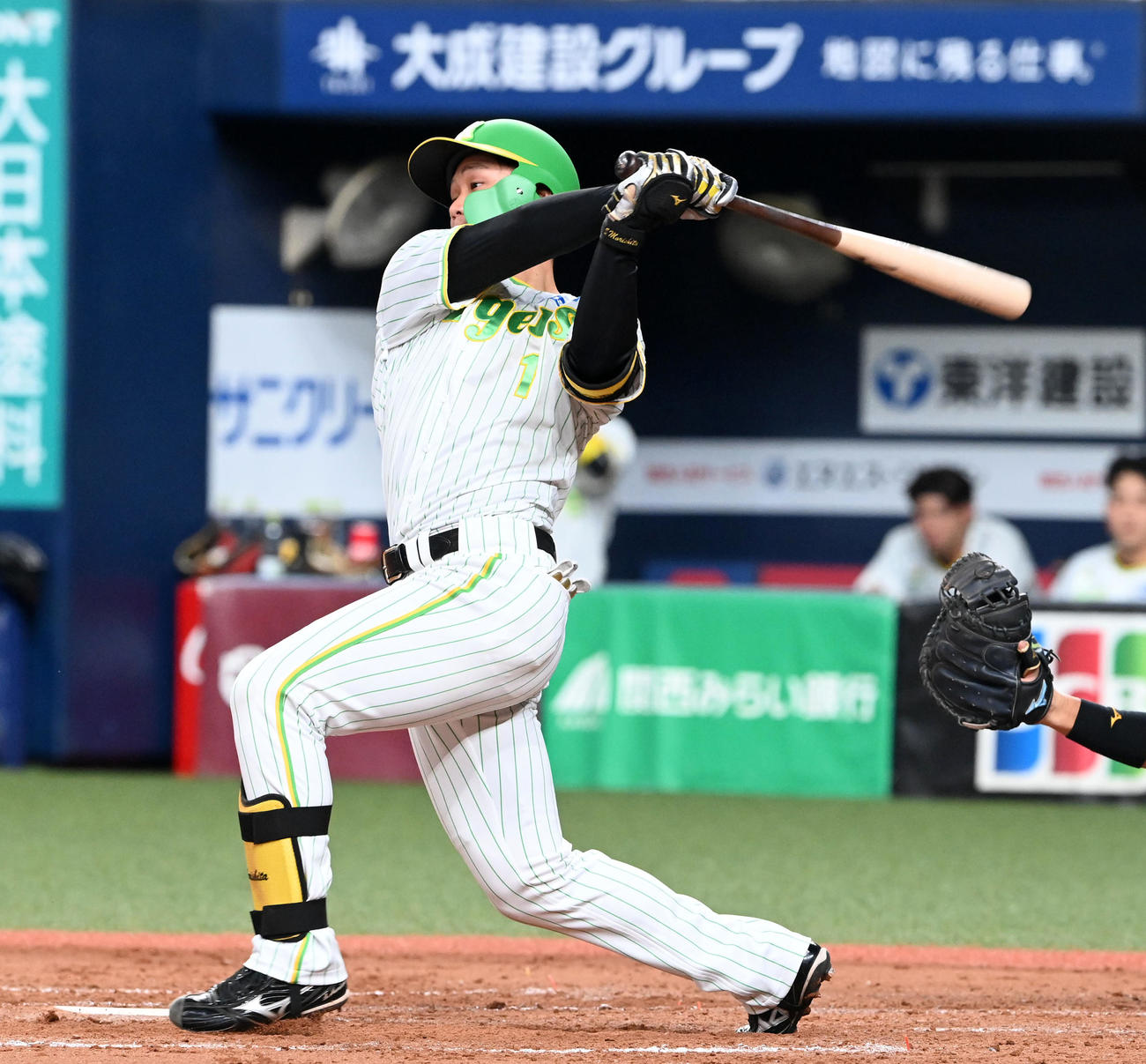 阪神対ヤクルト　3回裏阪神1死一塁、森下は左前打を放つ（撮影・前岡正明）
