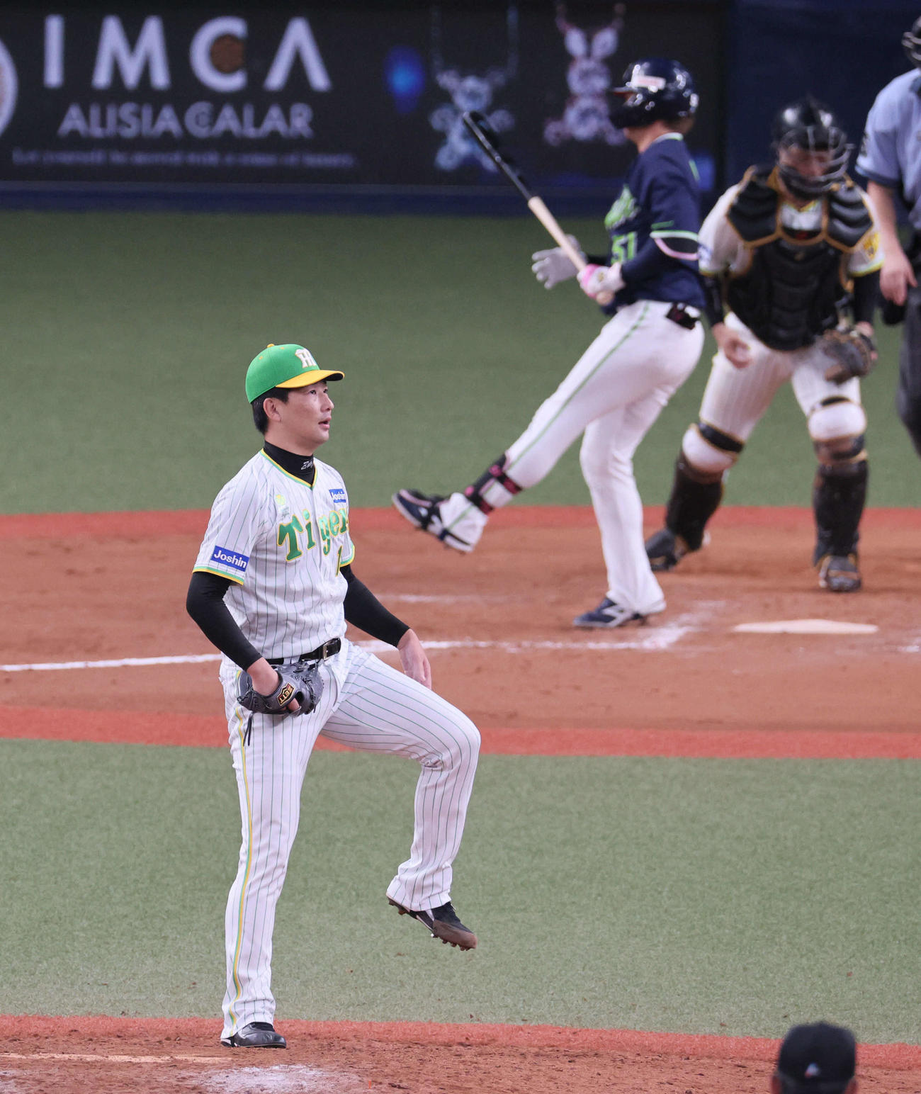 阪神対ヤクルト　最後の打者浜田を三振に仕留めて10連勝を確定させた岩崎（撮影・宮崎幸一）