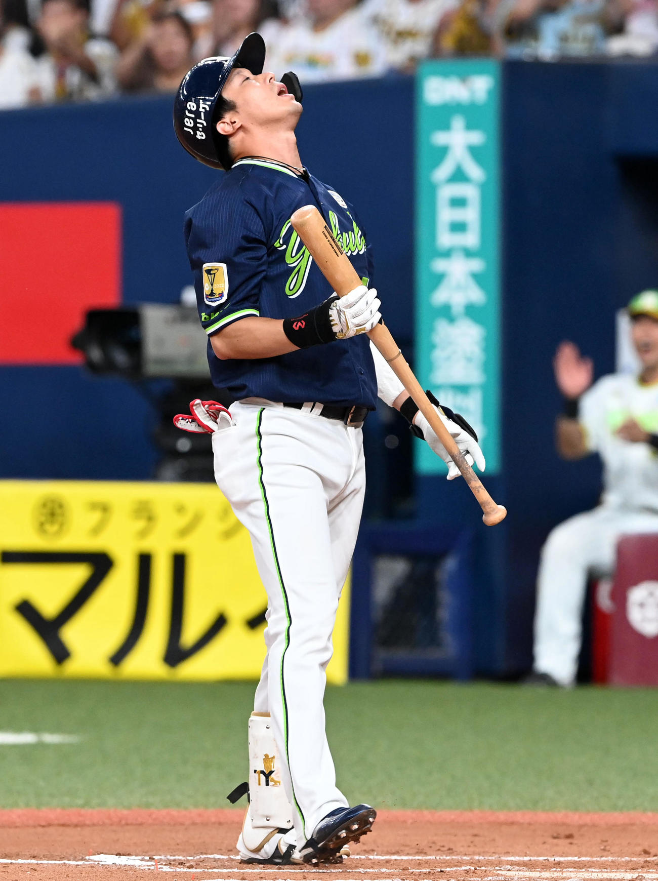 阪神対ヤクルト　7回表ヤクルト2死一塁、山田は空振り三振に倒れる（撮影・前岡正明）