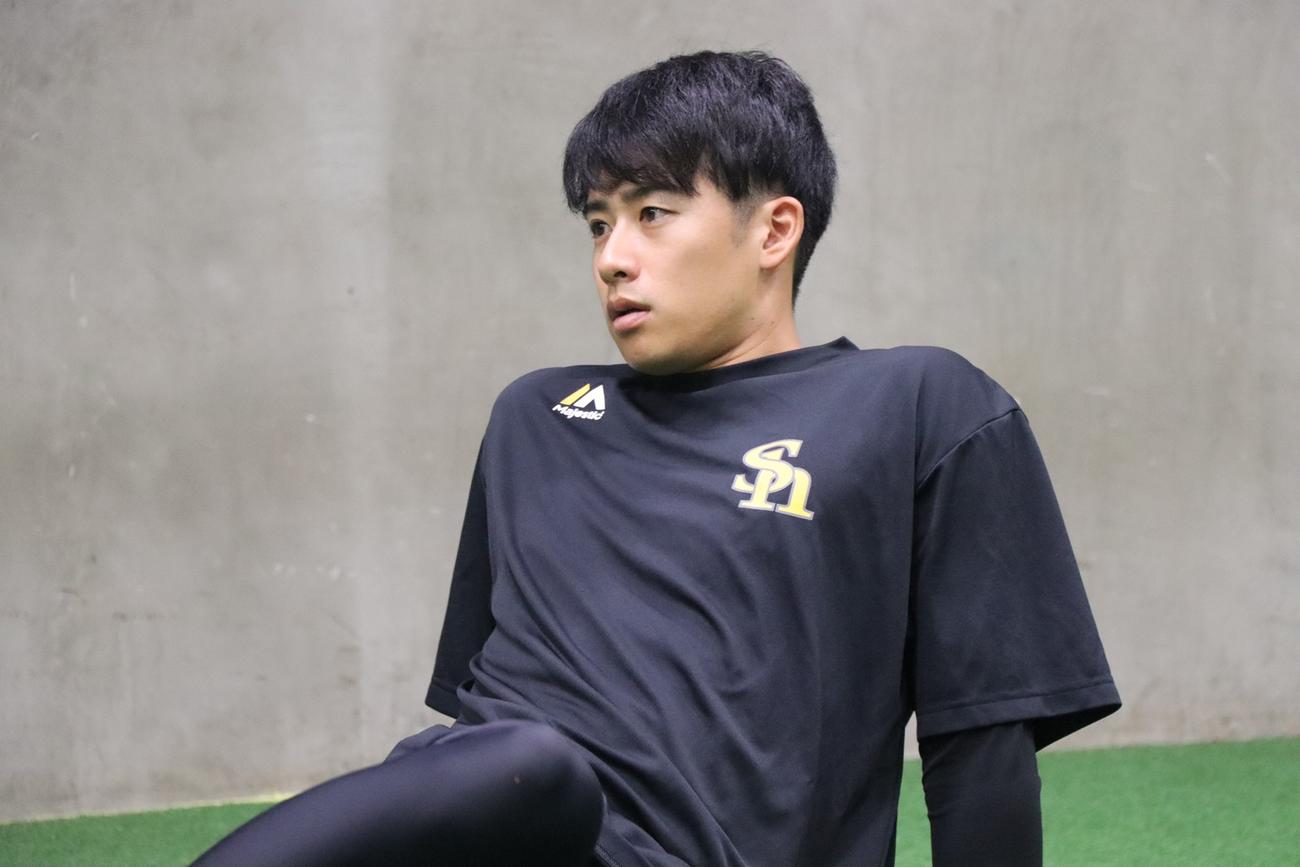 投手練習で汗を流すソフトバンク板東（球団提供）