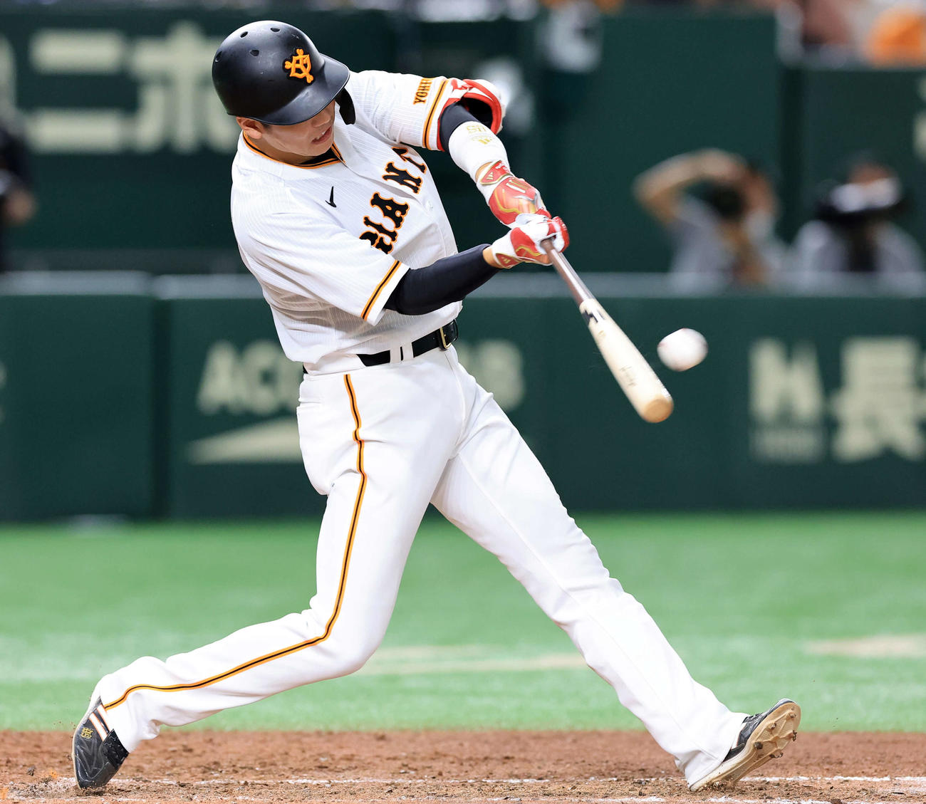 23年8月13日、巨人対DeNA 4回裏巨人無死、坂本は左中間へ二塁打を放つ