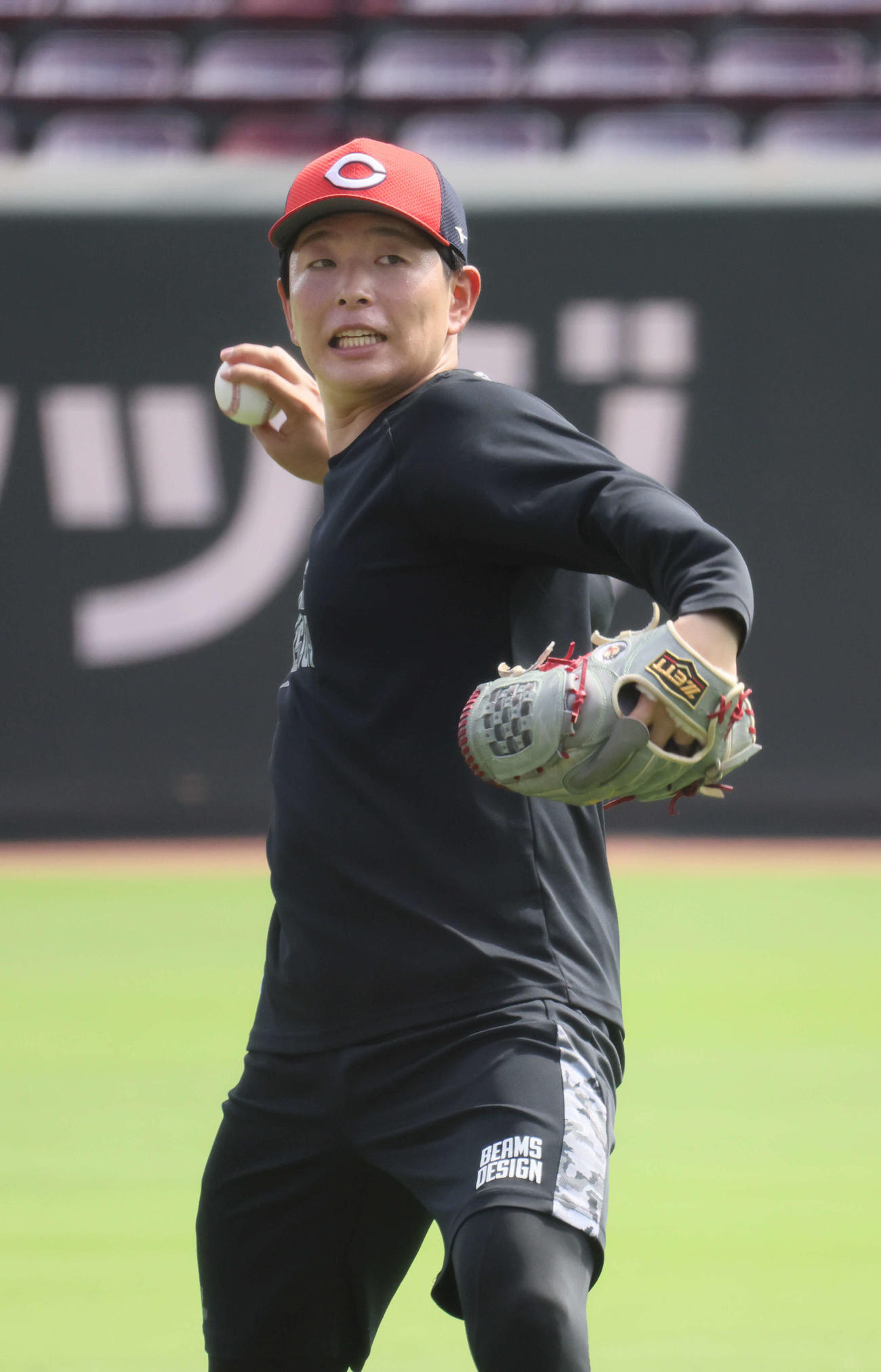 投手指名練習でキャッチボールをする広島大瀬良（撮影・加藤孝規）
