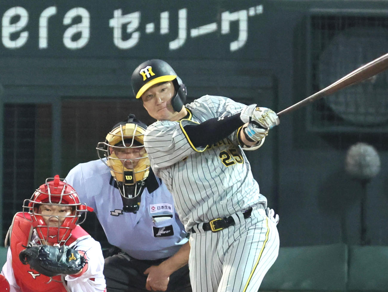 7月6日広島戦で二塁打を放つ渡辺諒