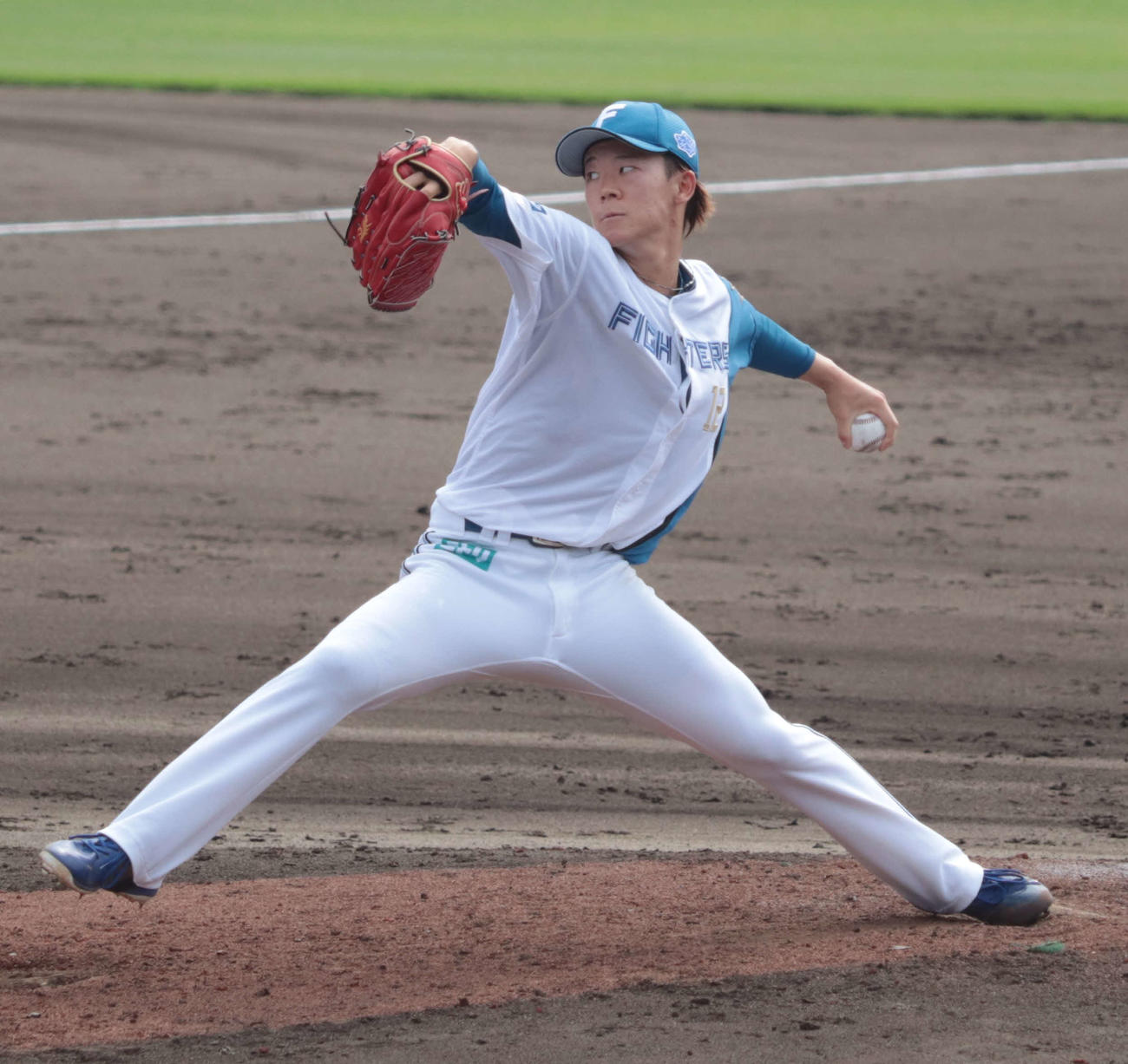 日本ハム対巨人　7回表からマウンドに上がった日本ハム矢沢（撮影・佐瀬百合子）