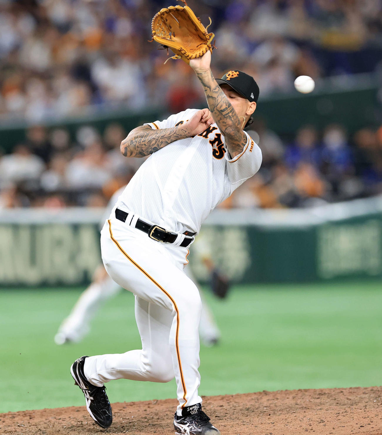 13日DeNA戦、ロペスはDeNA宮崎の投手強襲打に反応する