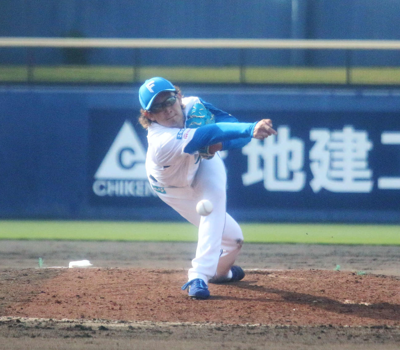日本ハム対巨人　9回に4番手で登板し、1回2安打1失点だった日本ハム鈴木（撮影・木下大輔）