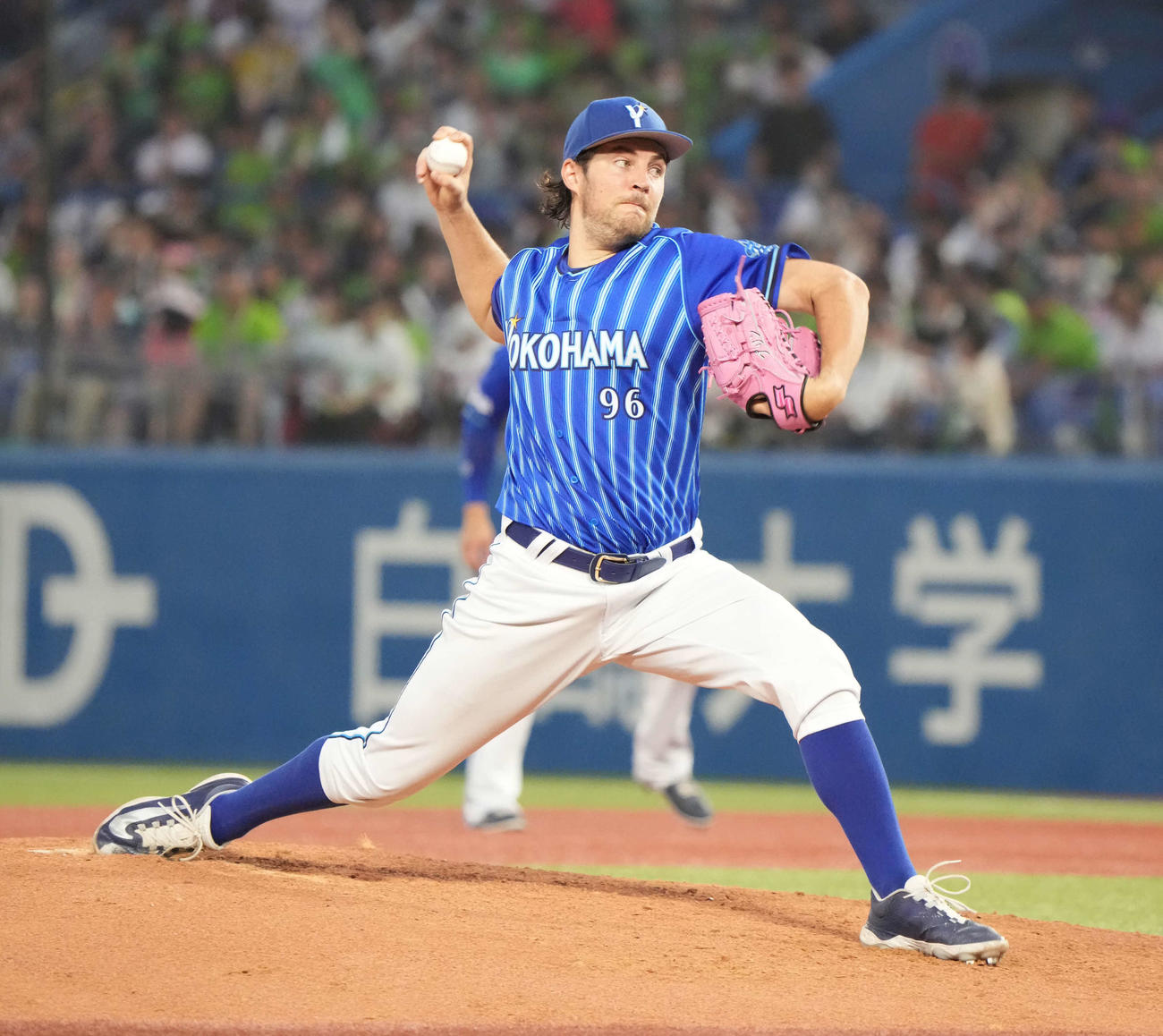 ヤクルト対DeNA DeNA先発のバウアー（撮影・小沢裕）