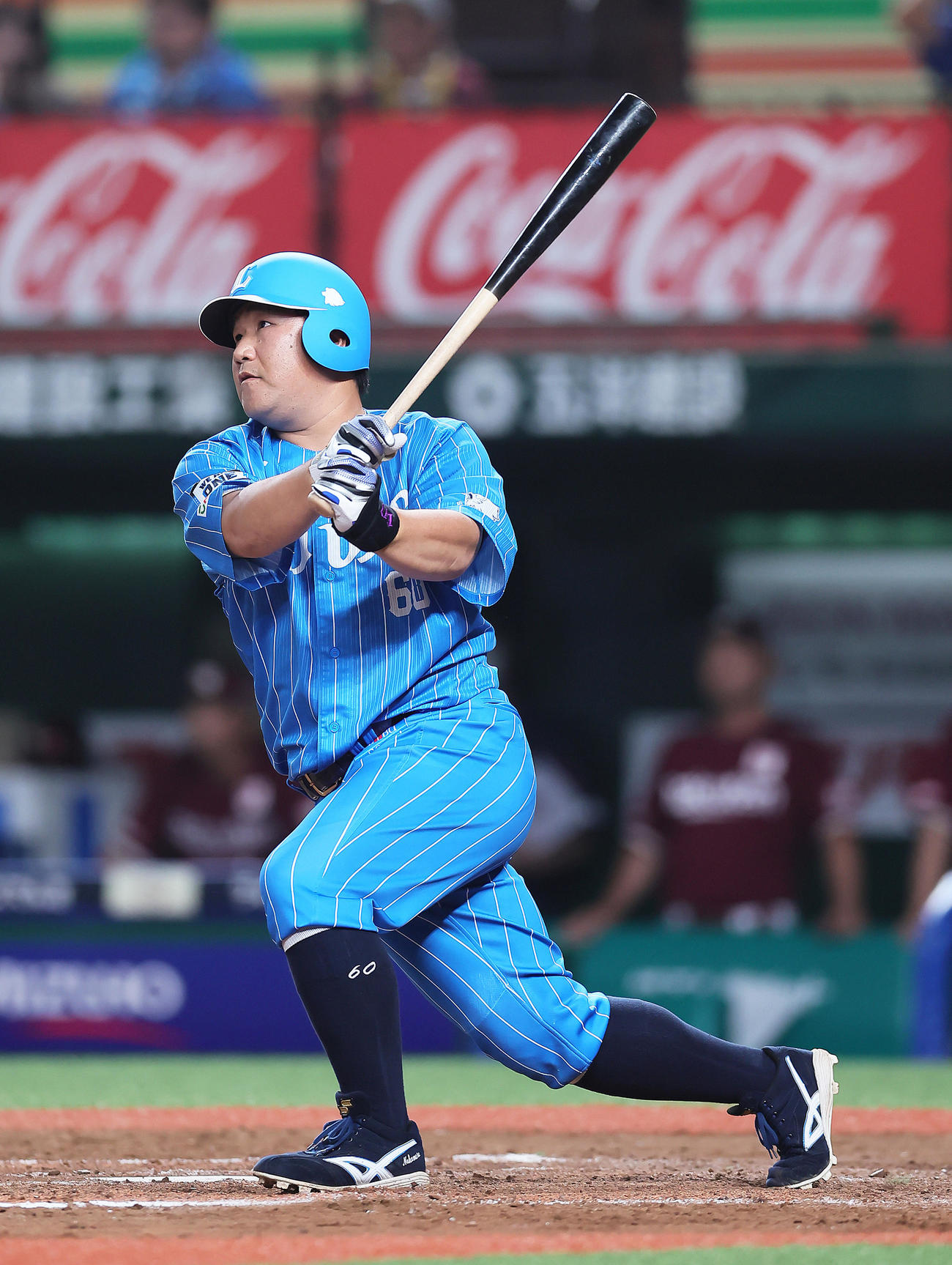 西武対楽天　8回裏西武1死三塁、中村は左適時二塁打を放つ（撮影・足立雅史）