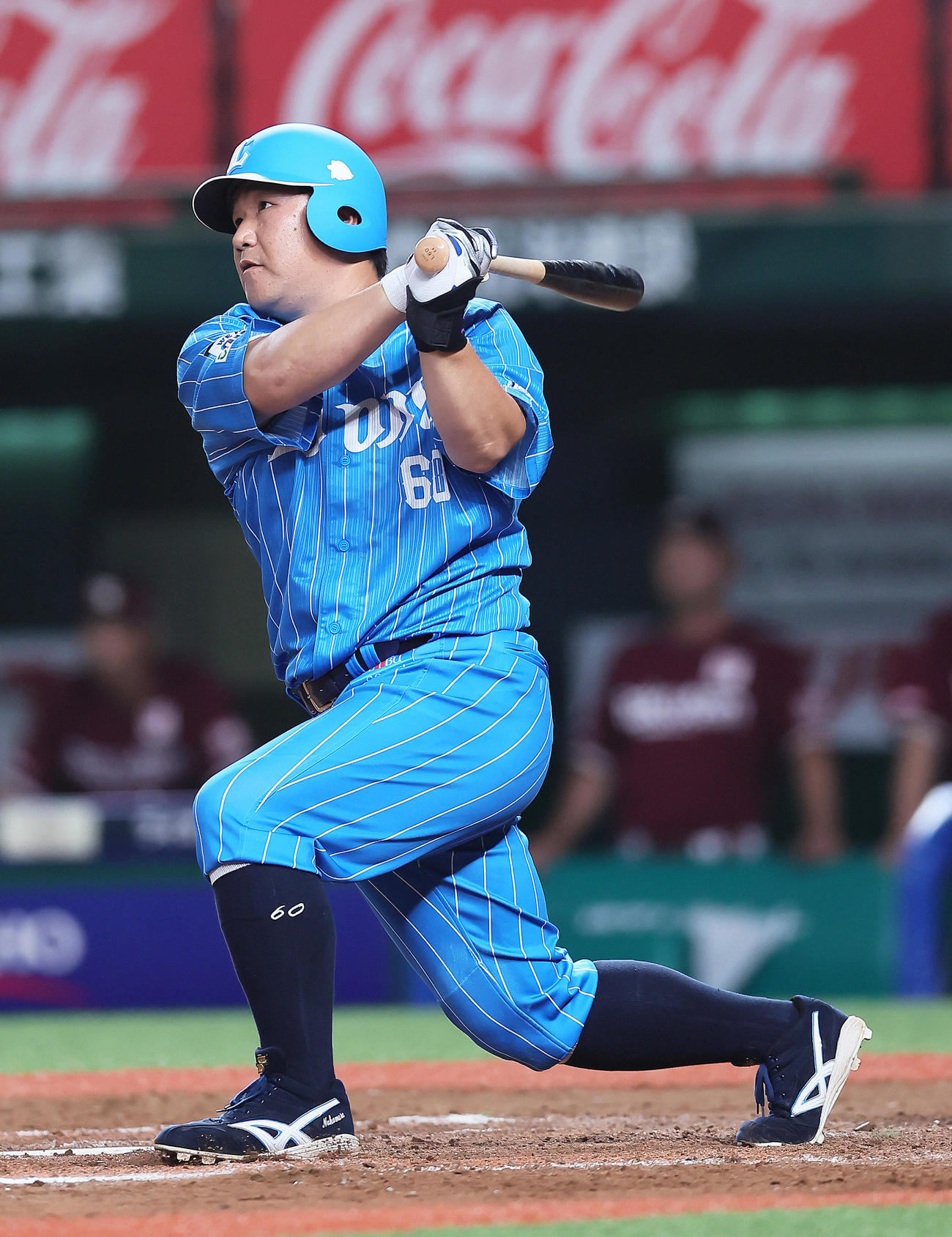 西武対楽天　8回裏西武1死三塁、中村は左適時二塁打を放つ（撮影・足立雅史）