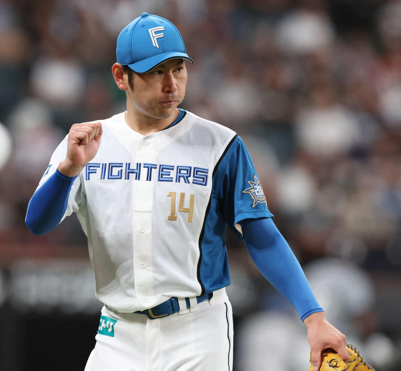 日本ハム対ロッテ　3回表を無失点に抑えベンチに戻る加藤貴（撮影・佐藤翔太）
