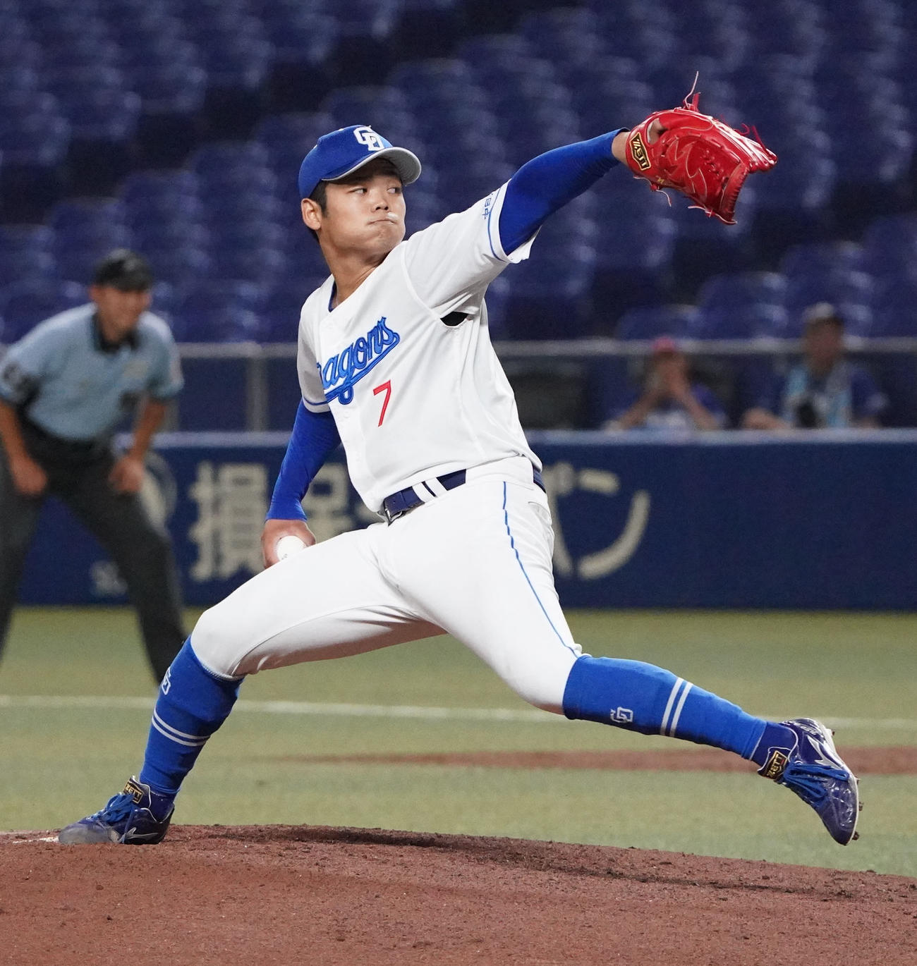 ウエスタンリーグ中日対阪神　2回表、力投する中日先発の根尾（撮影・森本幸一）