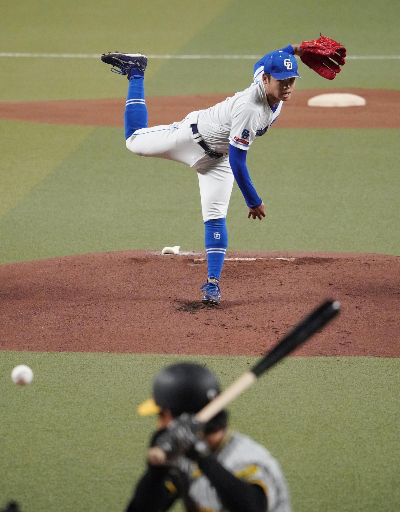 ウエスタンリーグ中日対阪神　1回表、登板する中日先発の根尾（撮影・森本幸一）
