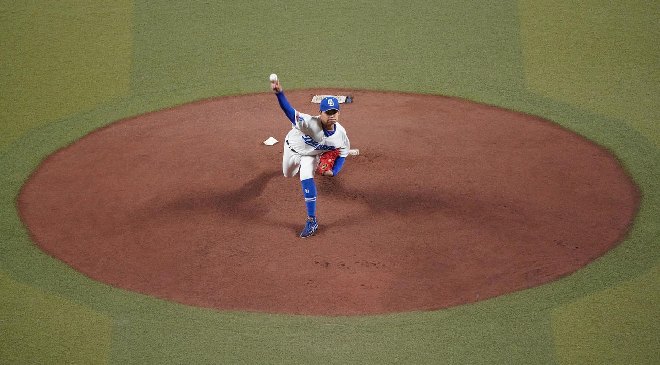 ウエスタンリーグ中日対阪神　1回表、登板する中日先発の根尾（撮影・森本幸一）