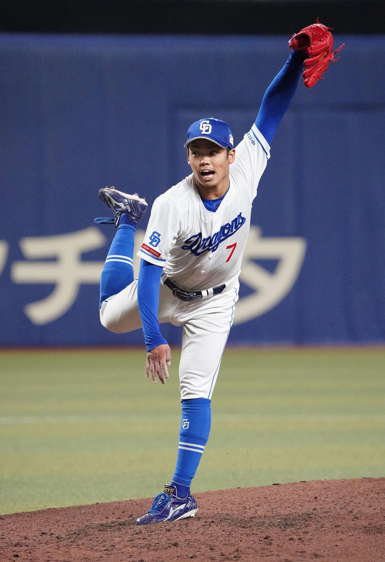 ウエスタンリーグ中日対阪神　4回表、力投する中日先発の根尾（撮影・森本幸一）