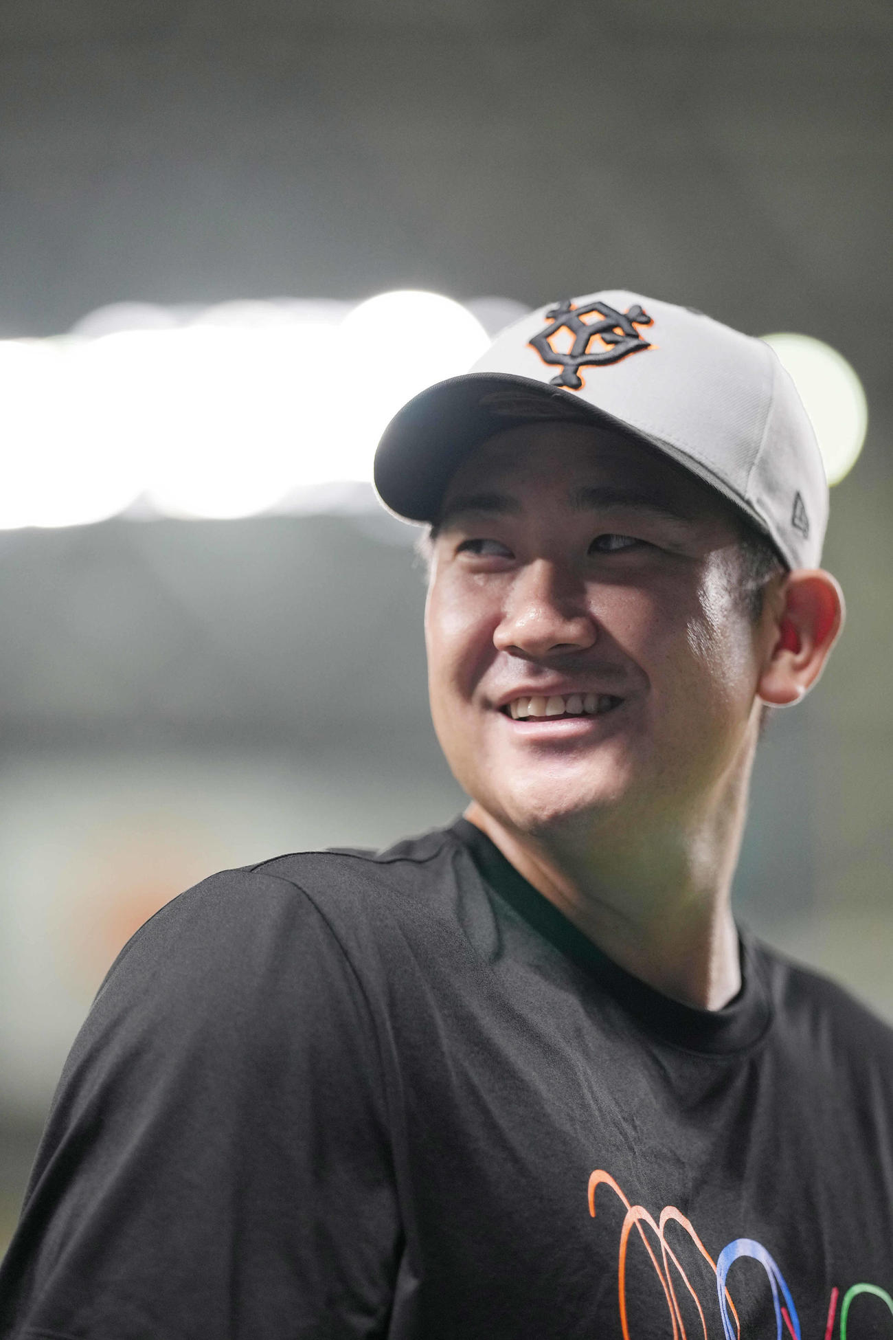 中日対巨人　試合前練習で笑顔の巨人菅野（撮影・鈴木みどり）