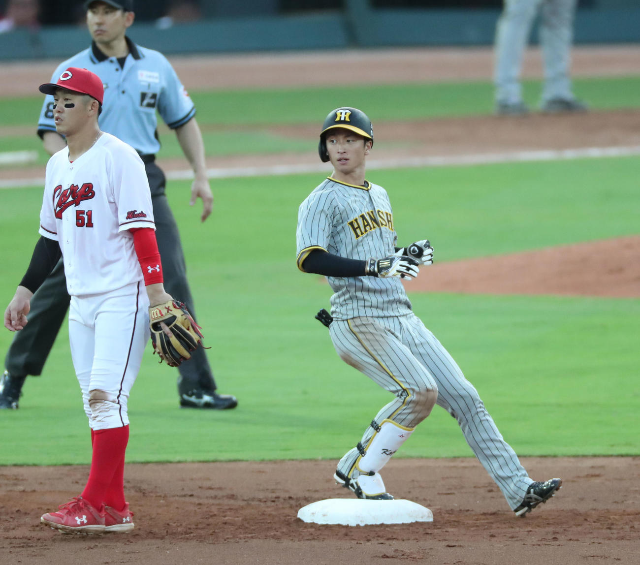 広島対阪神　2回表阪神2死一、三塁、近本は右前適時打を放つ（撮影・梅根麻紀）