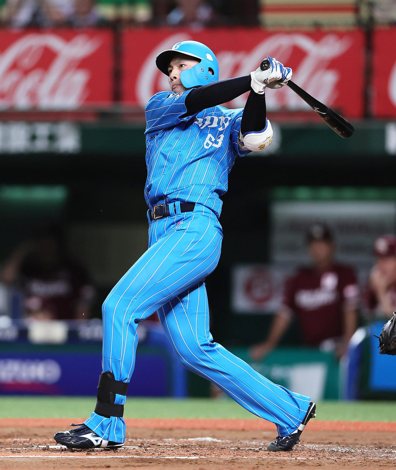 西武対楽天　2回裏西武2死一、二塁、長谷川は左前適時打を放つ（撮影・足立雅史）