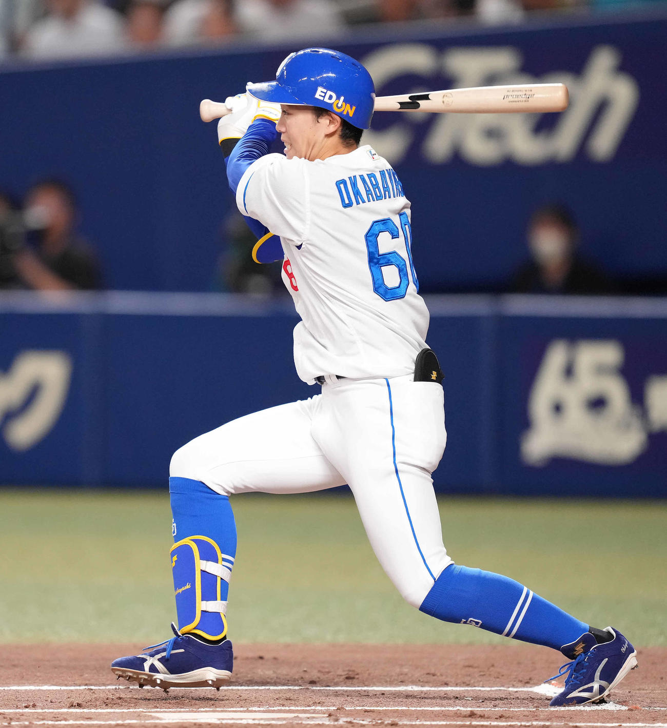 中日対巨人　1回裏中日無死、右前打を放つ岡林（撮影・鈴木みどり）