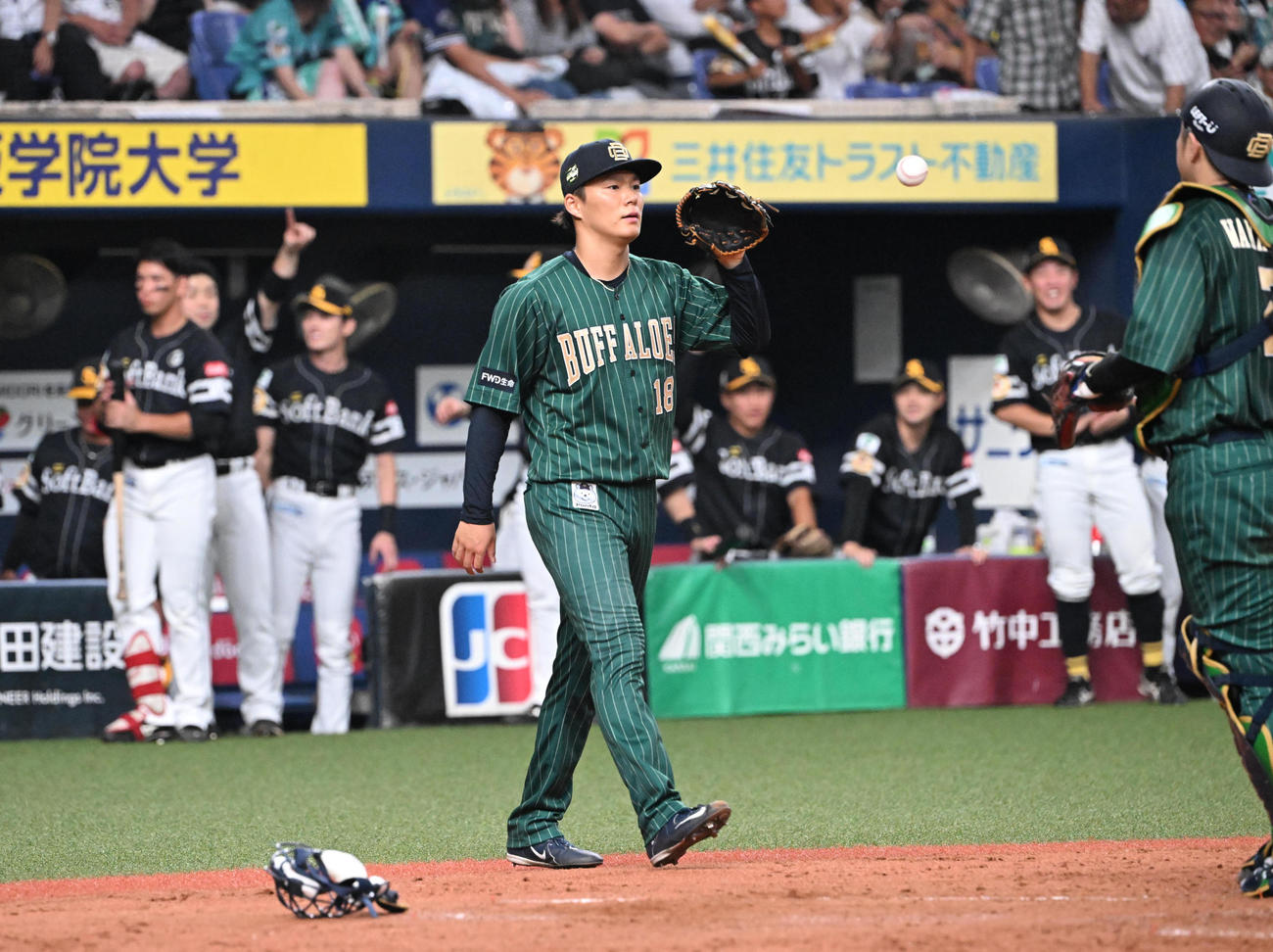 オリックス対ソフトバンク　3回表ソフトバンク2死満塁、柳町の適時打で逆転を許した山本（撮影・和賀正仁）