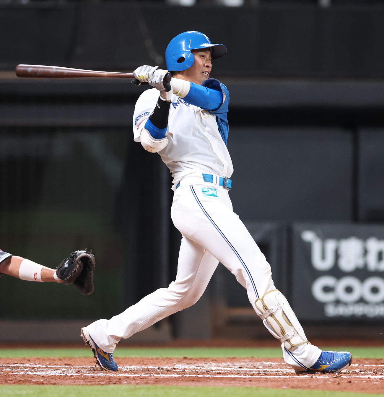 日本ハム対ロッテ　2回裏日本ハム1死三塁、古川は適時二塁打を放つ（撮影・佐藤翔太）