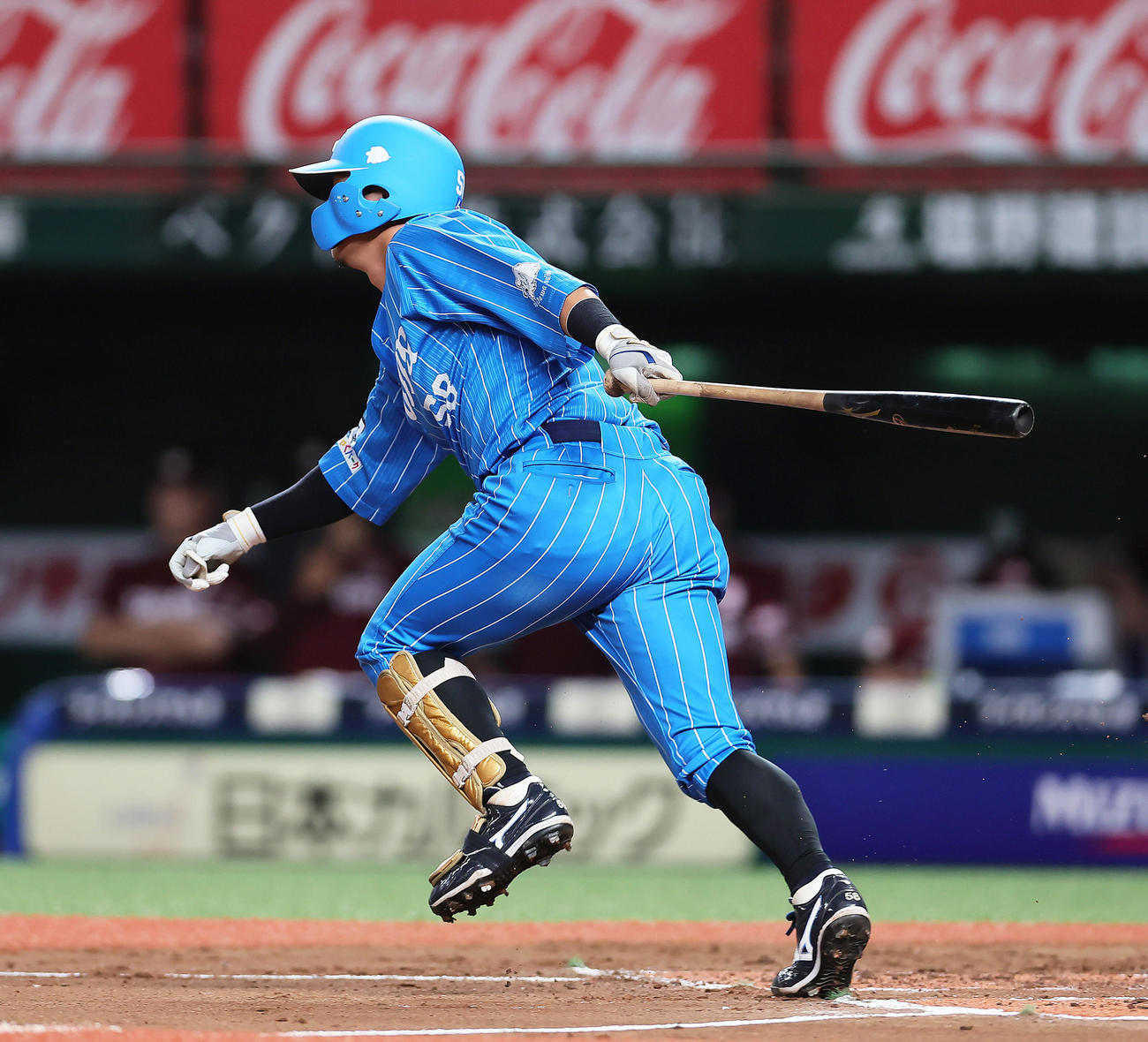 西武対楽天　2回裏西武2死、中前打を放つ佐藤龍（撮影・足立雅史）