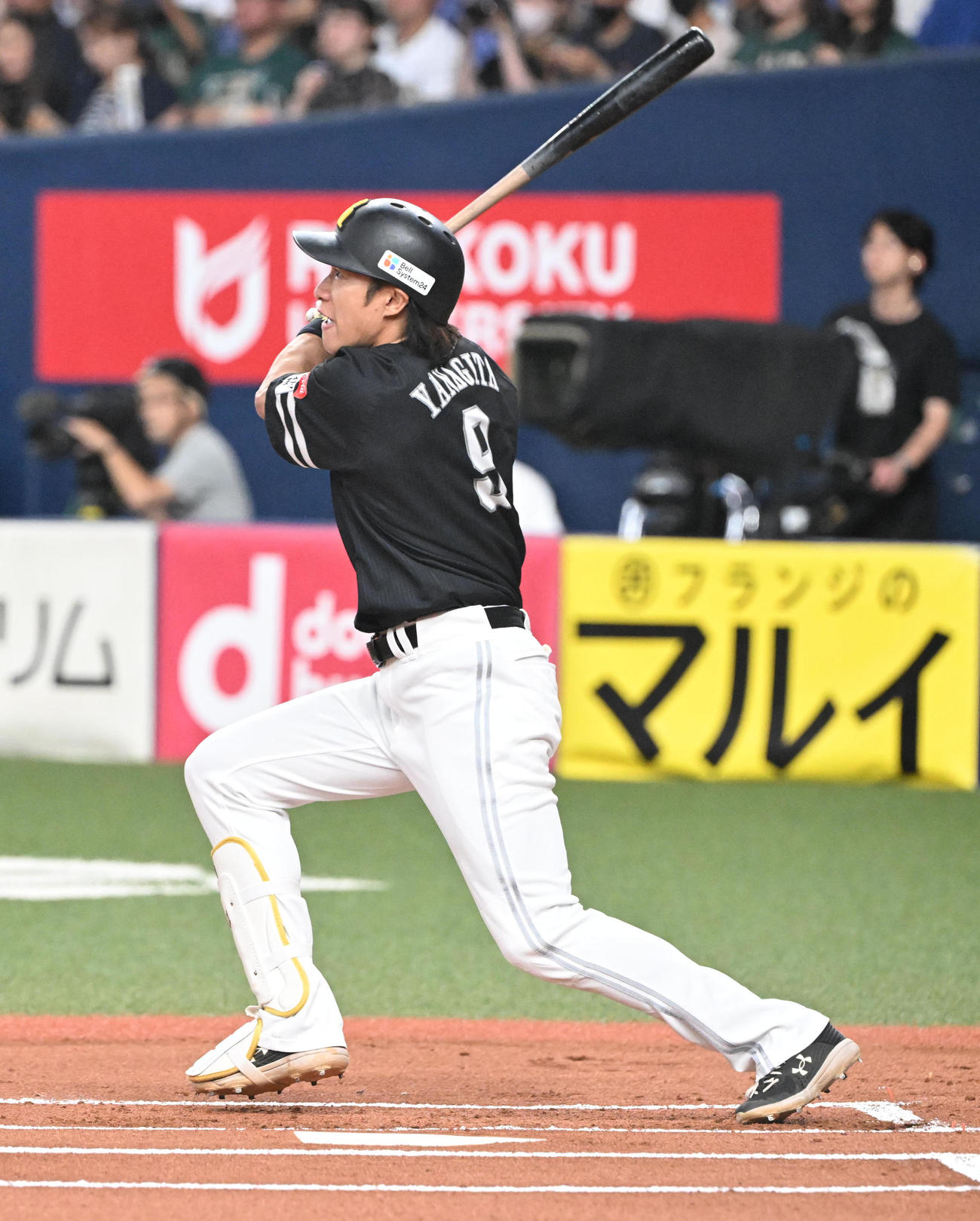 オリックス対ソフトバンク　1回表ソフトバンク2死、中前打を放つ柳田（撮影・和賀正仁）