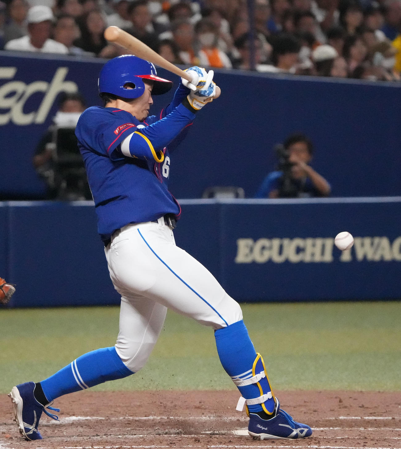 中日対巨人　5回裏中日1死、投手内野安打を放ち28試合連続安打を達成した岡林（撮影・森本幸一）