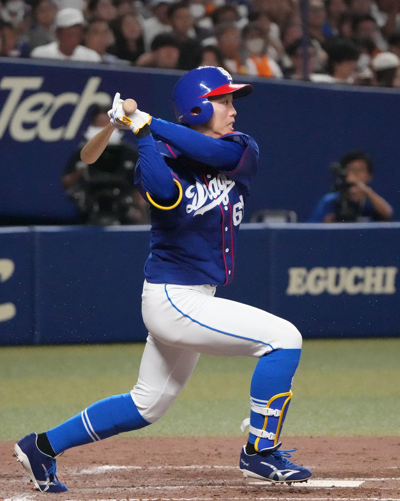 中日対巨人　5回裏中日1死、投手内野安打を放ち28試合連続安打を達成した岡林（撮影・森本幸一）