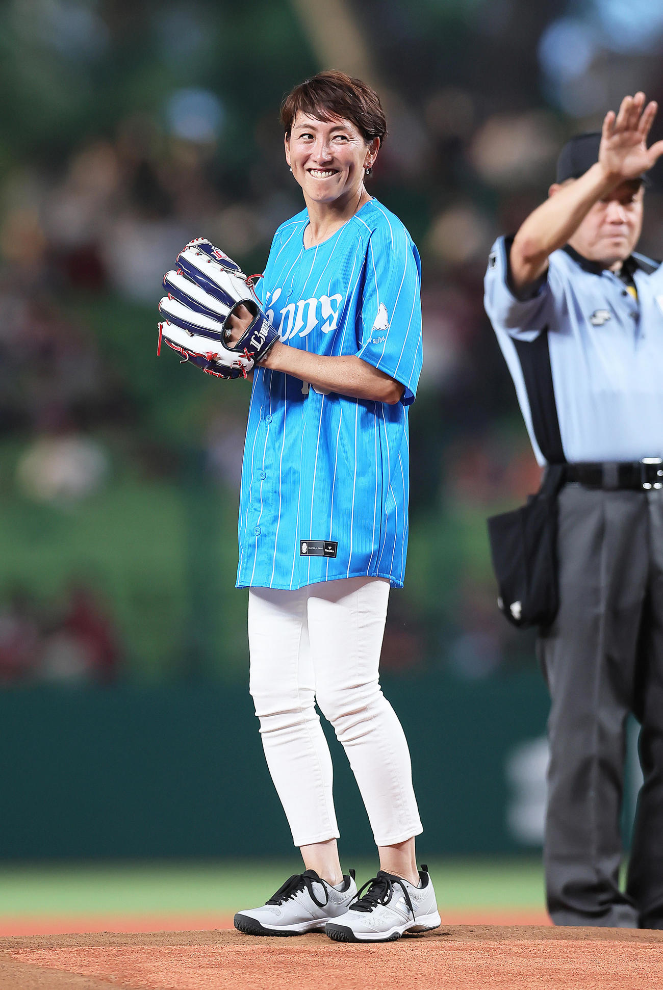 西武対楽天　始球式を務めた杉山氏（撮影・足立雅史）