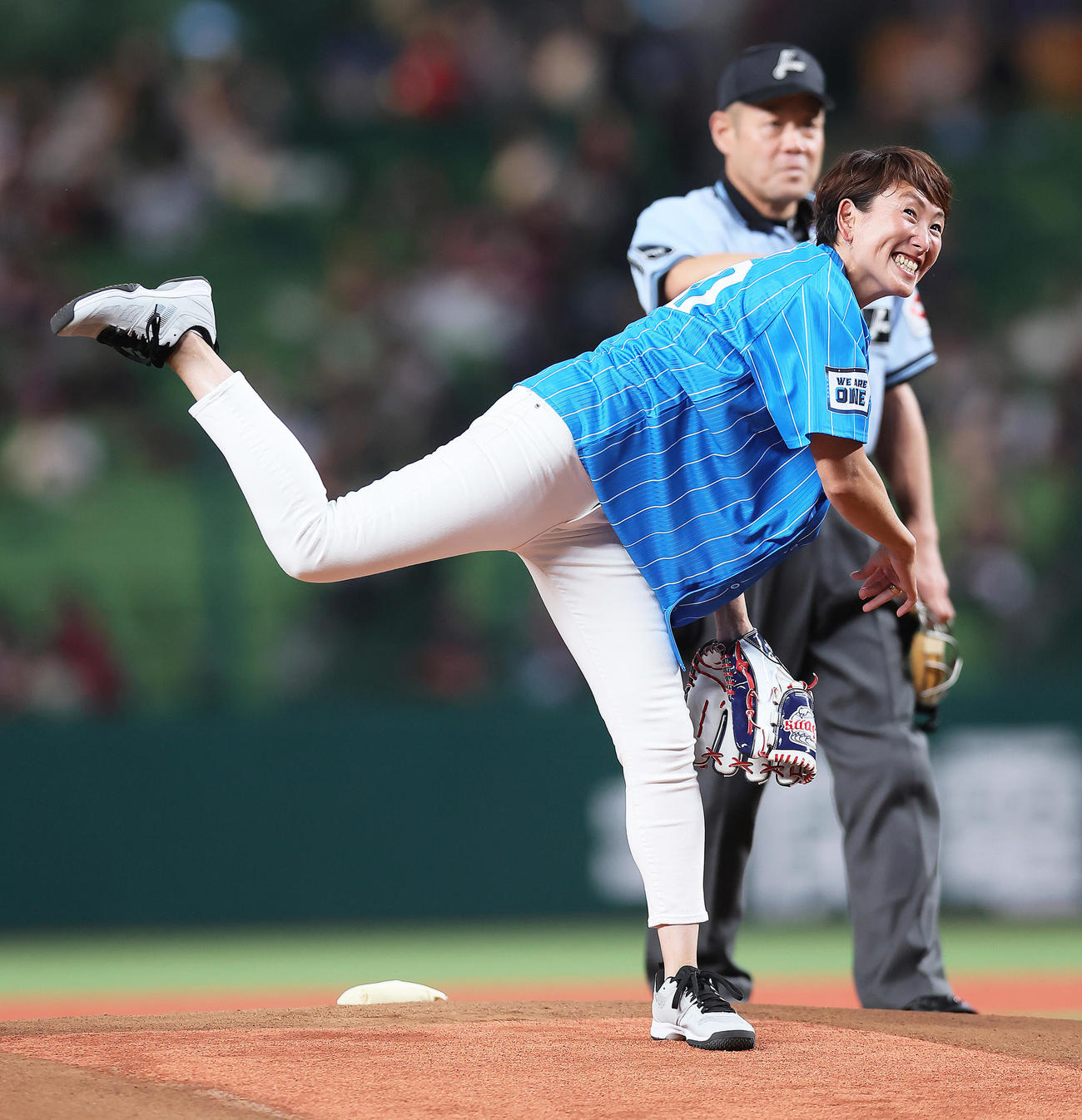 西武対楽天　始球式を務めた杉山氏（撮影・足立雅史）