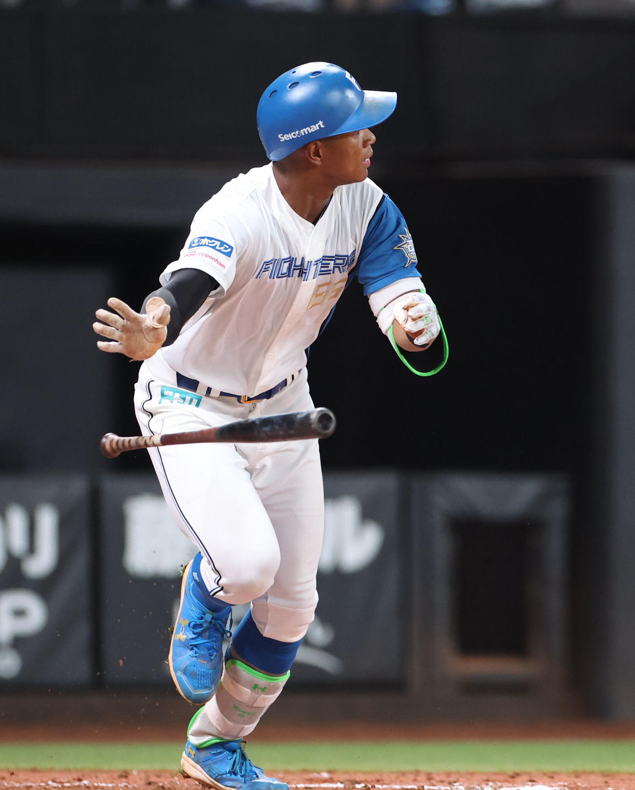 日本ハム対ロッテ　4回裏日本ハム無死、万波は左越え本塁打を放つ（撮影・佐藤翔太）