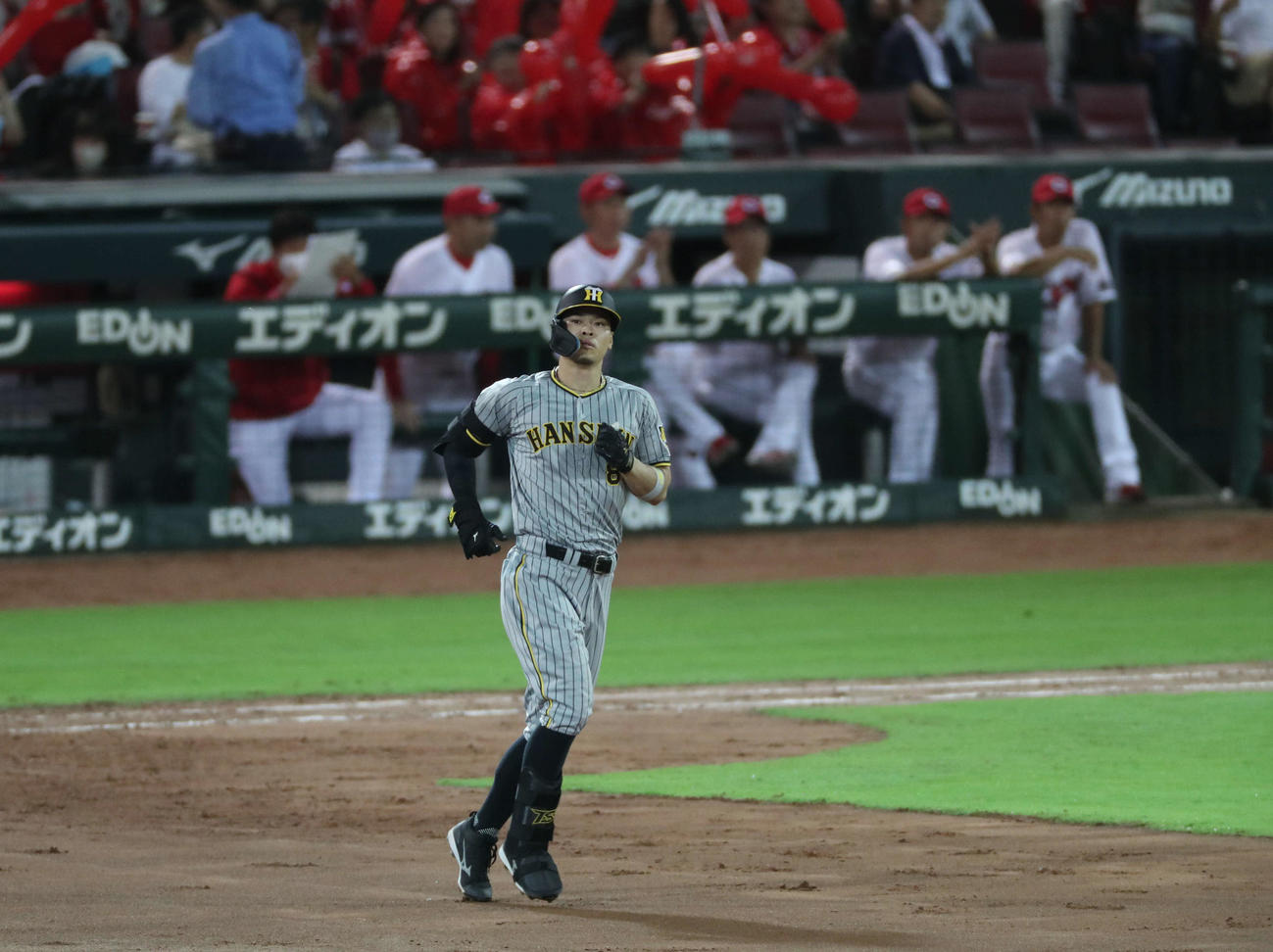 広島対阪神　7回表阪神2死満塁、代打佐藤輝は左飛に終わる（撮影・梅根麻紀）