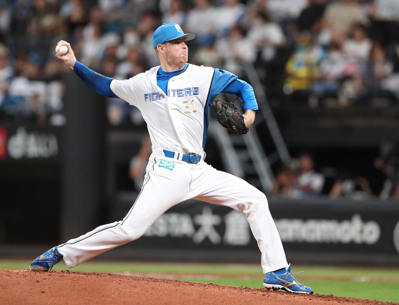 日本ハム対ロッテ　4回途中から登板のマーベル（撮影・黒川智章）