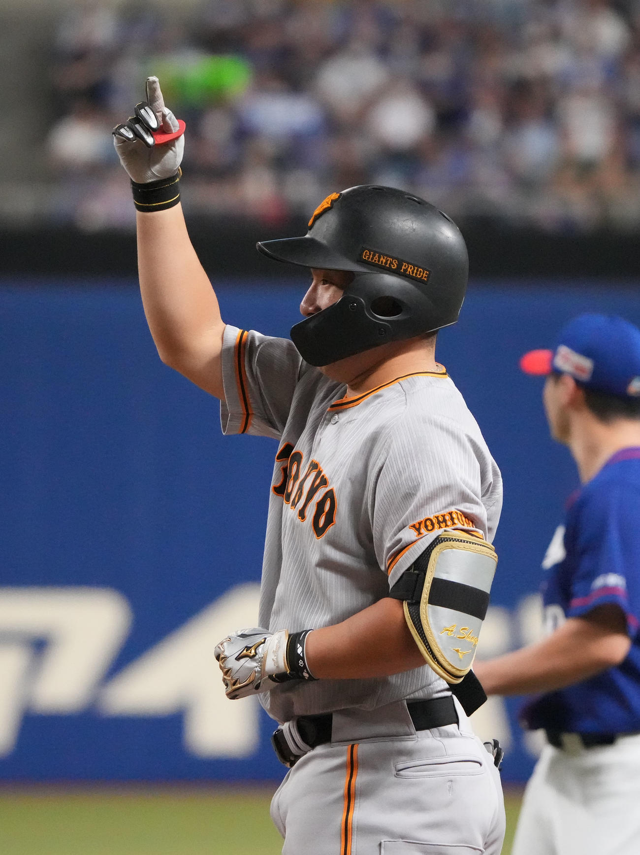 中日対巨人　9回表巨人2死、右前安打を放った浅野（撮影・森本幸一）