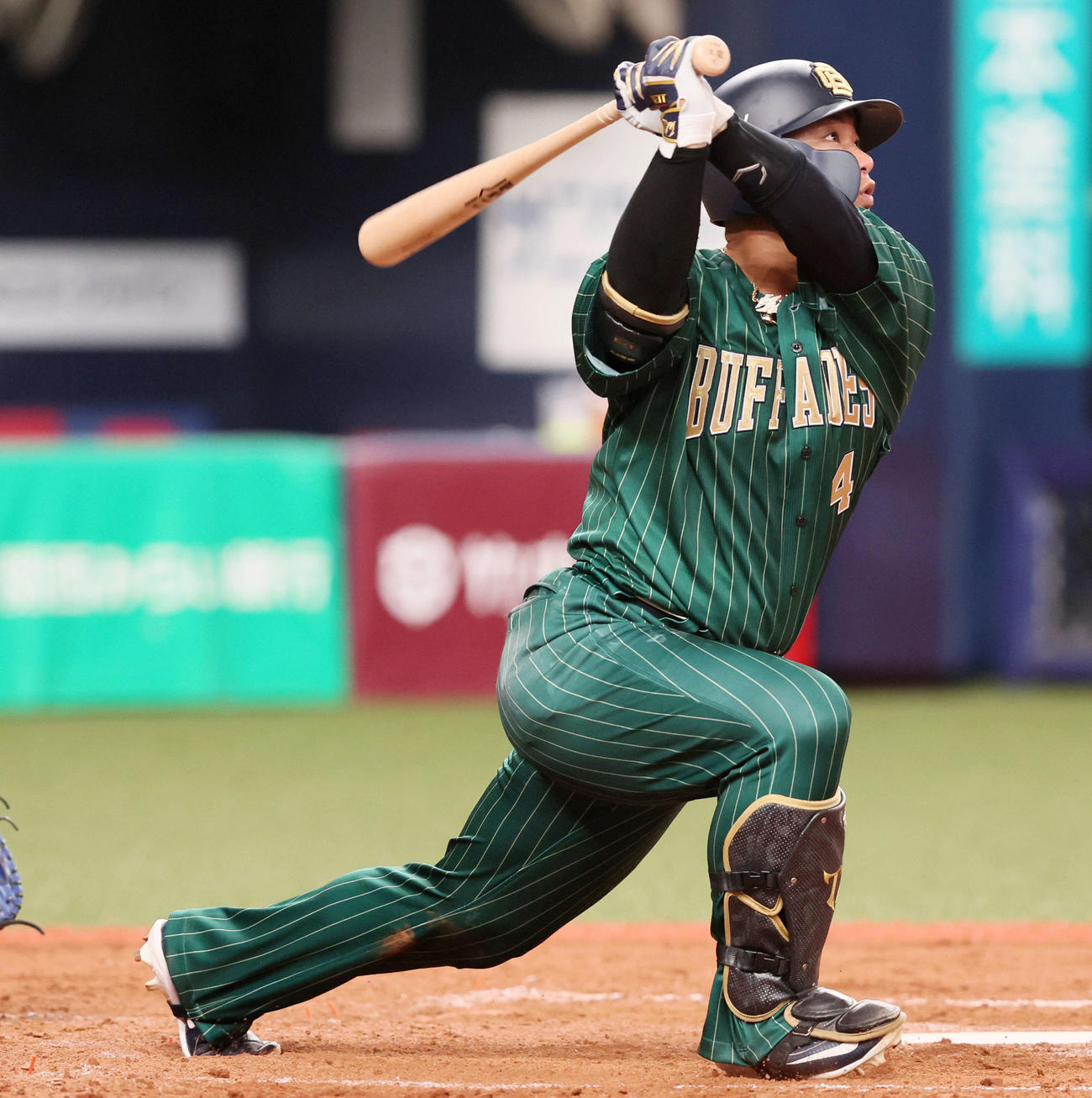 オリックス対ソフトバンク　4回裏オリックス無死、森は右越えソロ本塁打を放つ（撮影・加藤哉）