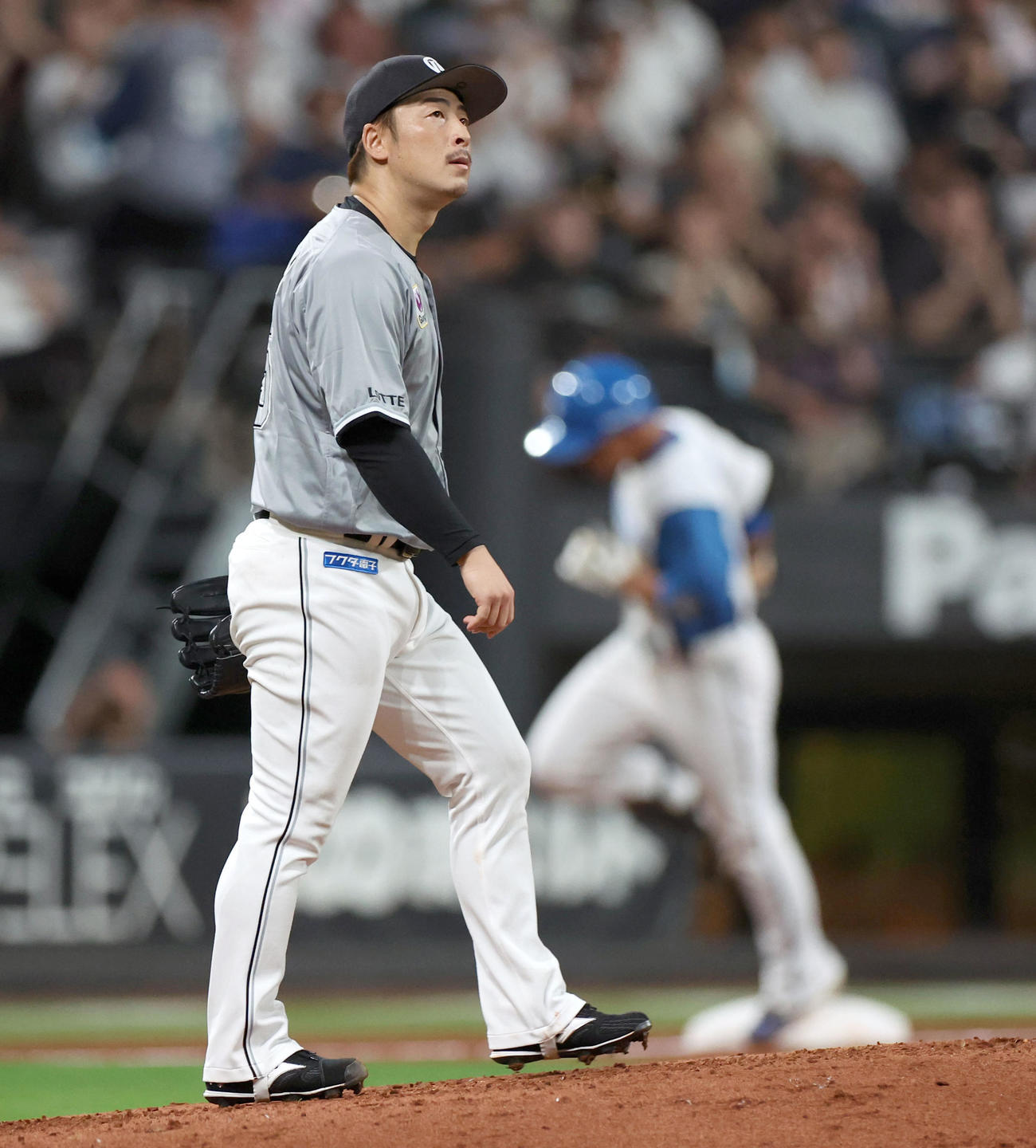 日本ハム対ロッテ　3回裏日本ハム無死、王柏融に右越え本塁打を浴びる美馬（撮影・佐藤翔太）
