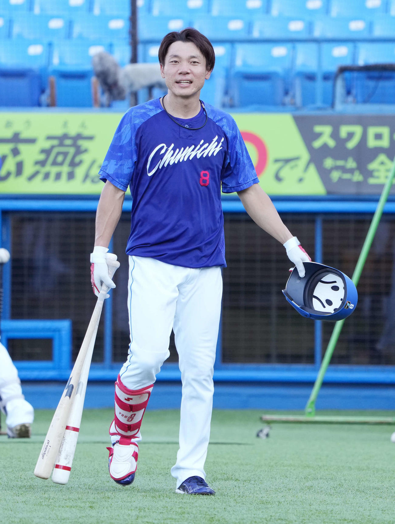 ヤクルト対中日、試合前の練習に臨む中日大島（撮影・小沢裕）